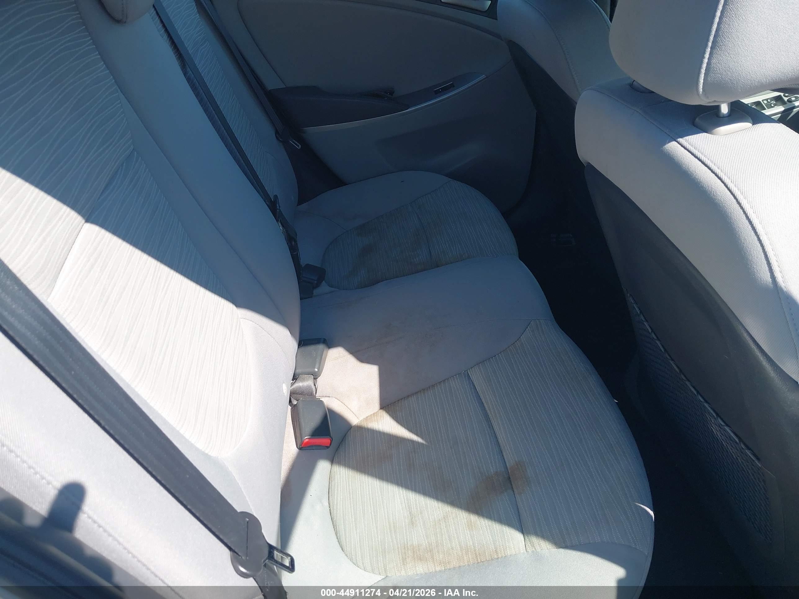 HYUNDAI ACCENT image 8