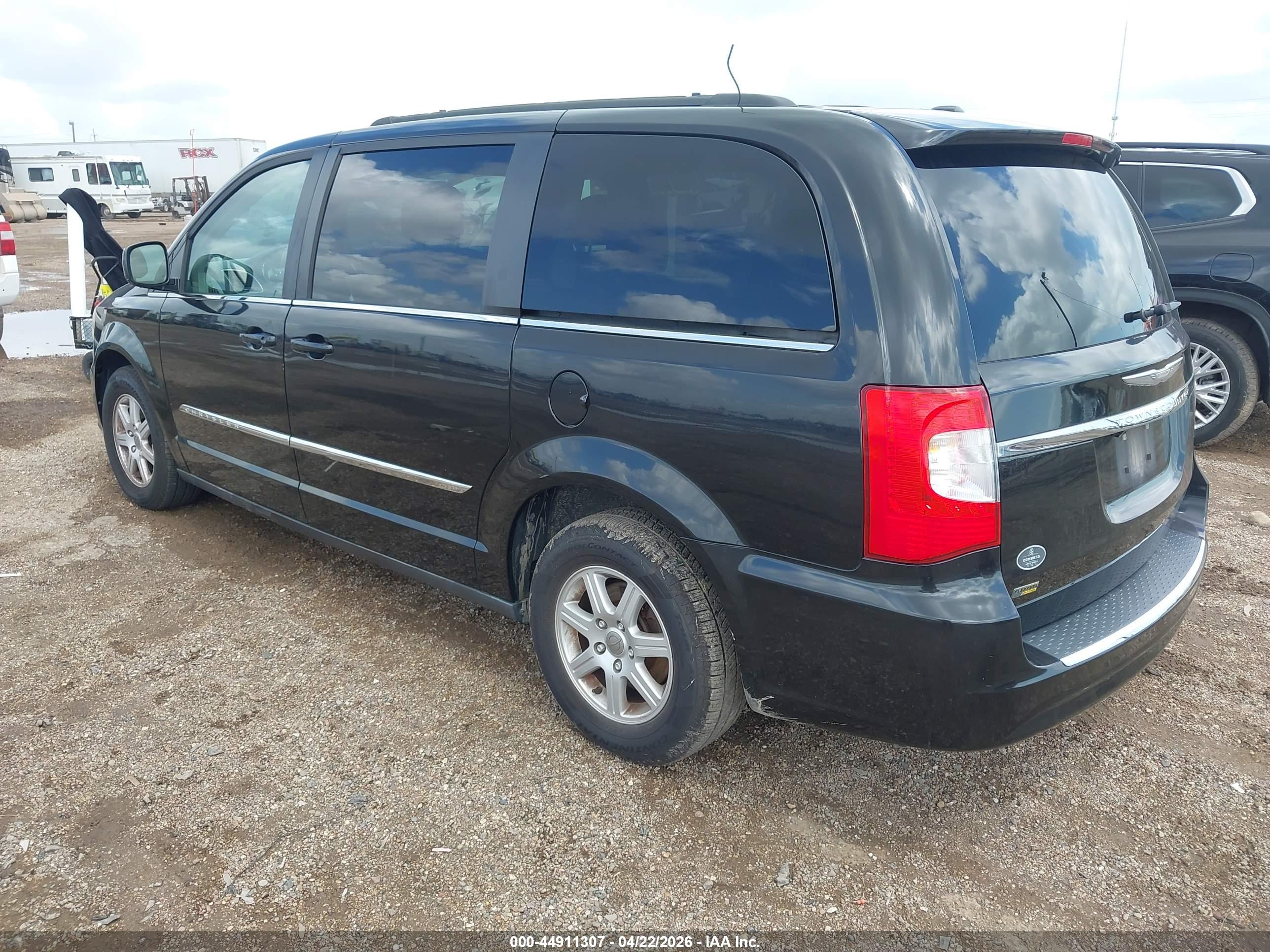 CHRYSLER TOWN image 3