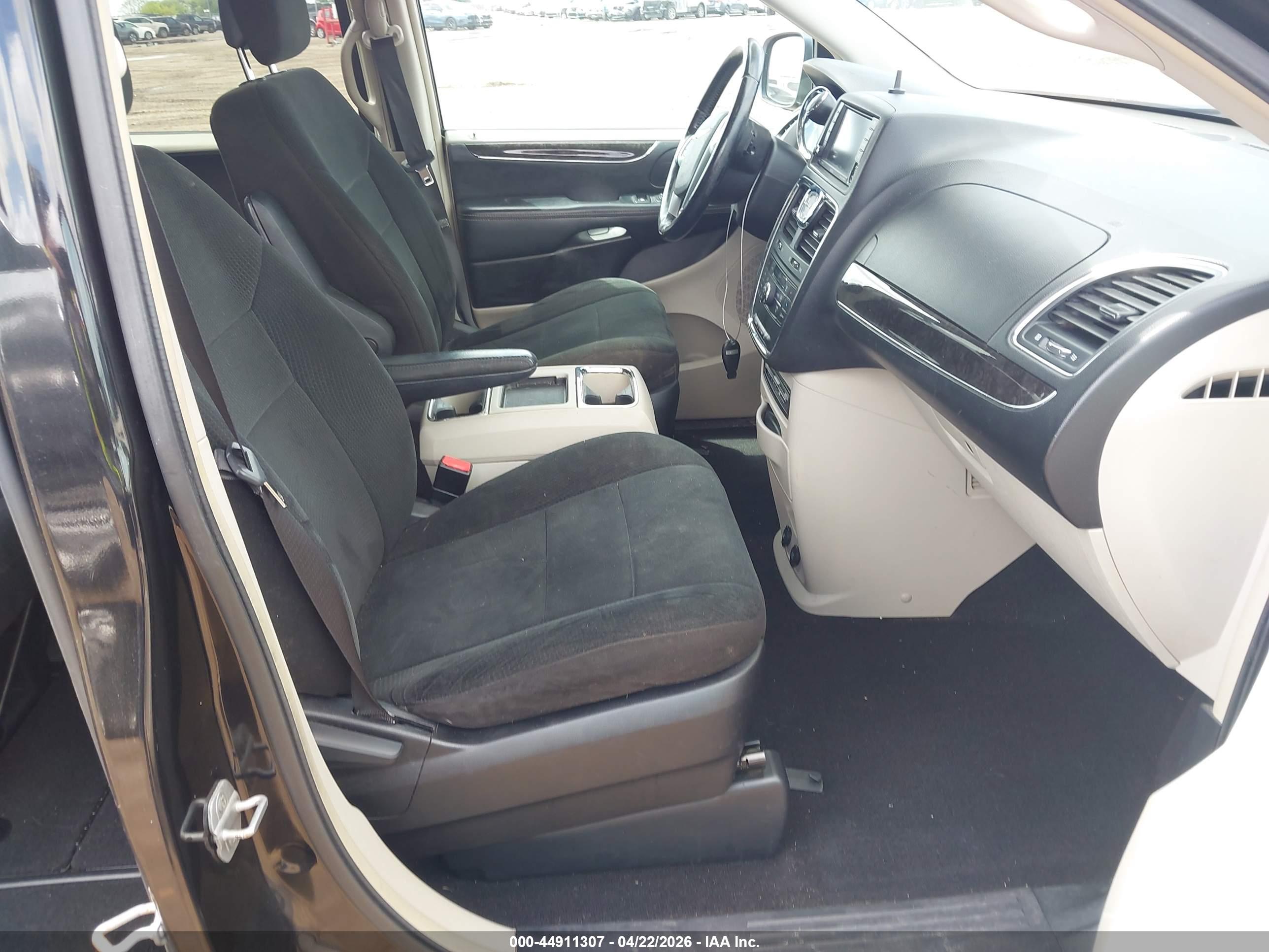 CHRYSLER TOWN image 5