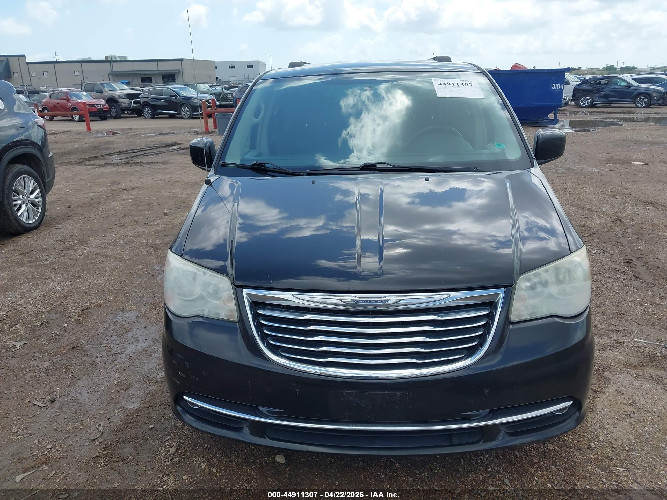 CHRYSLER TOWN image 6