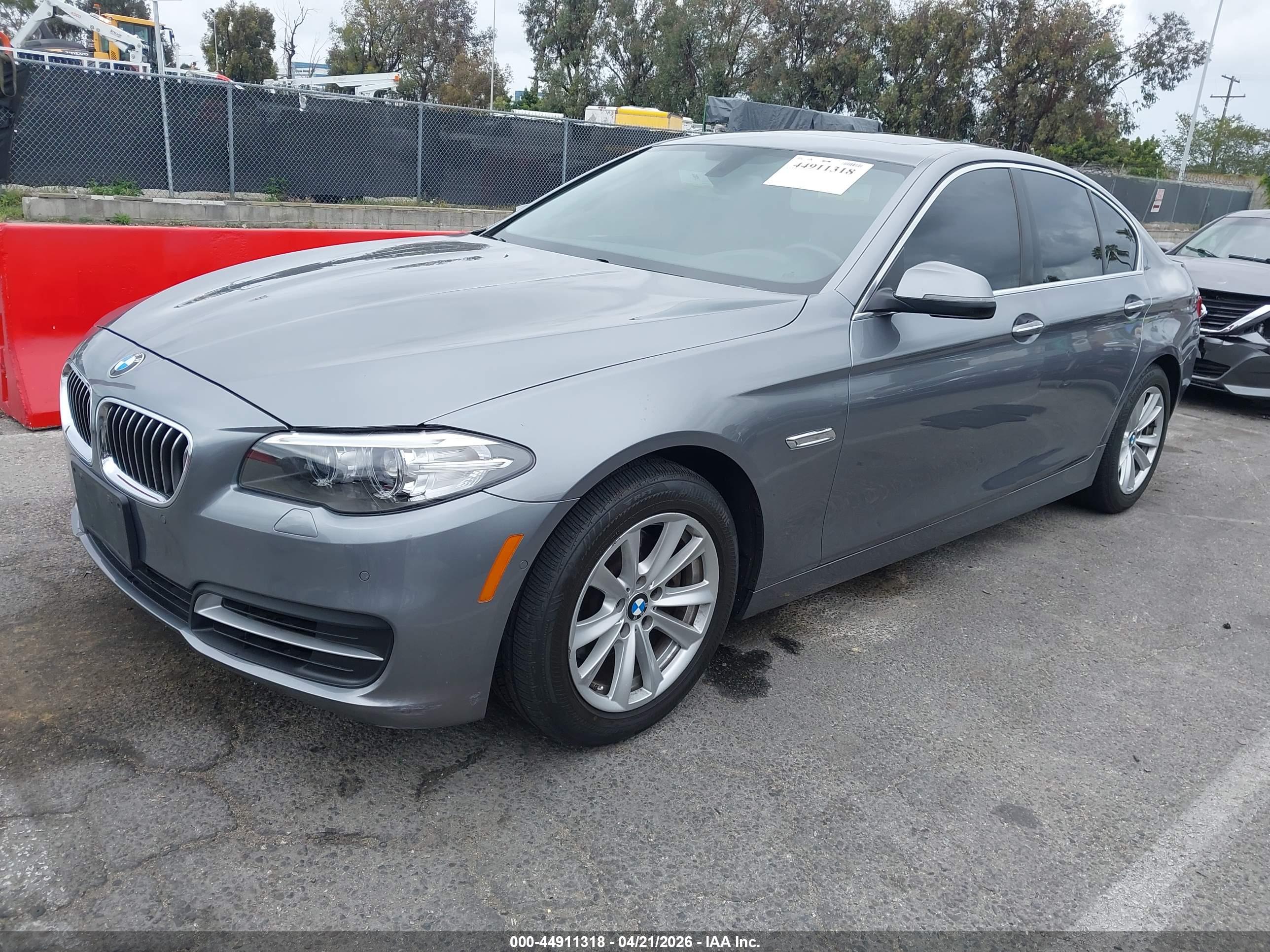 BMW 528I image 2