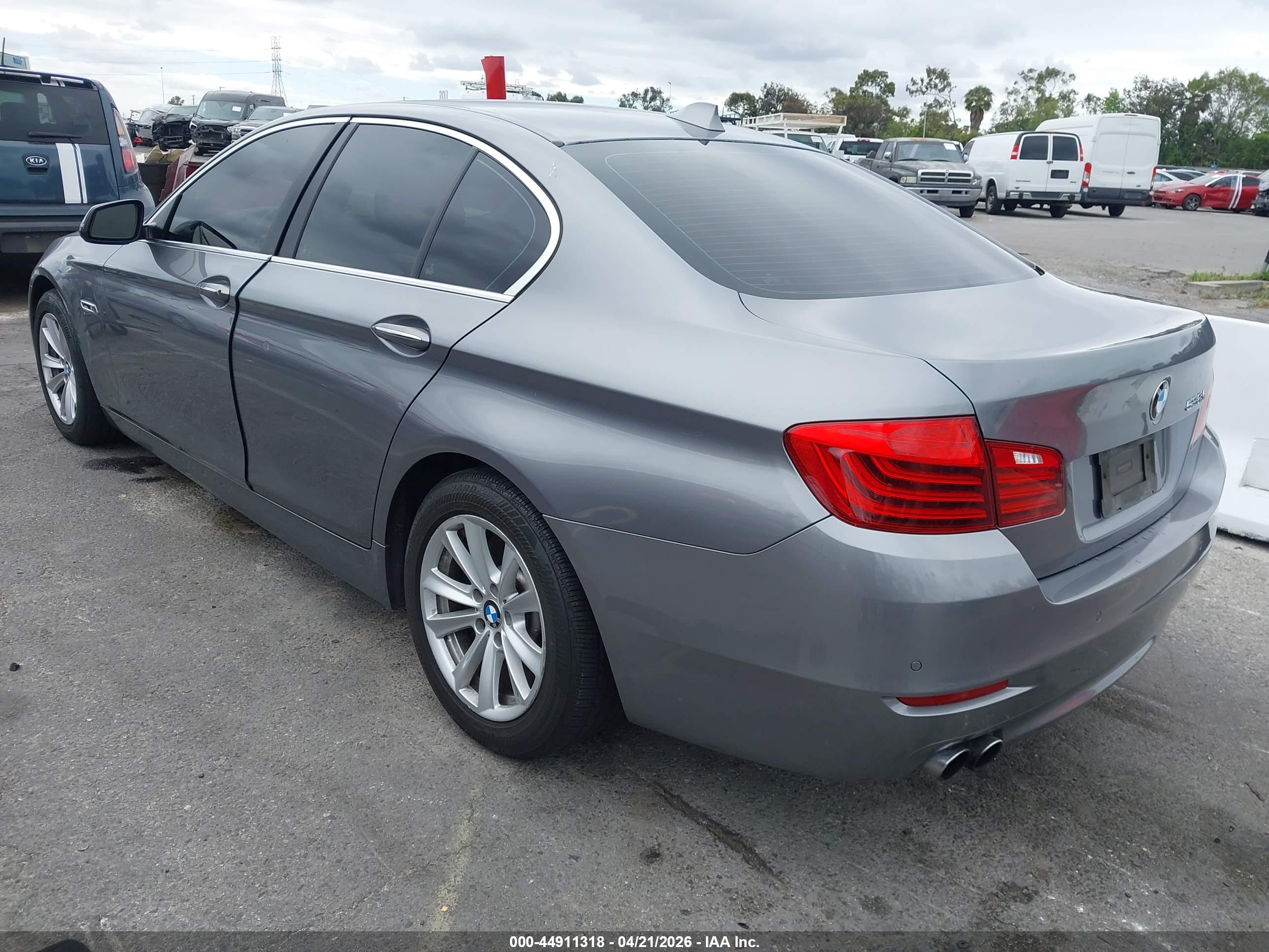 BMW 528I image 3
