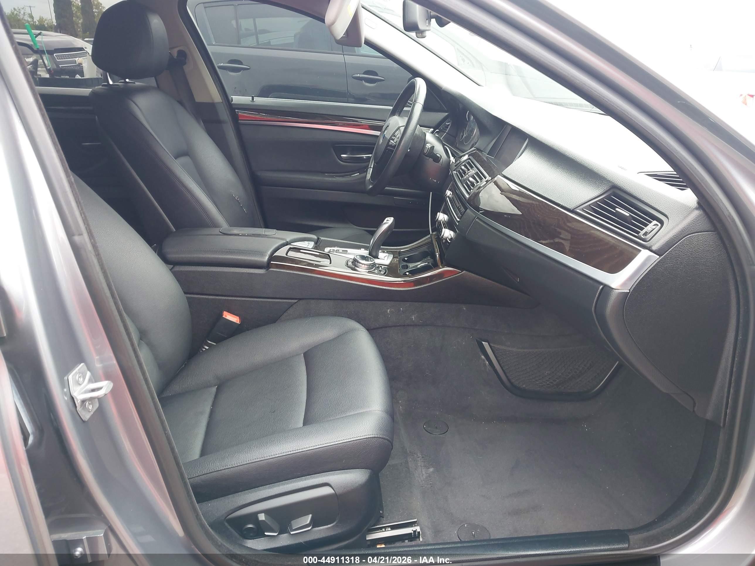 BMW 528I image 5