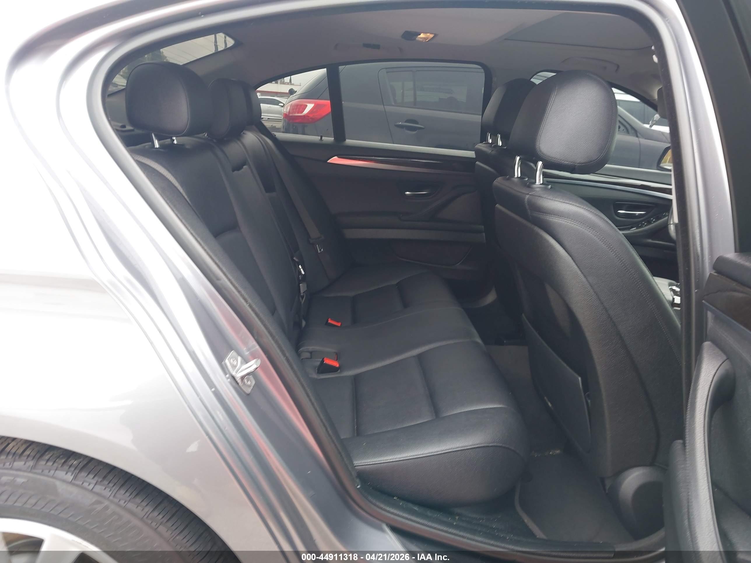 BMW 528I image 8