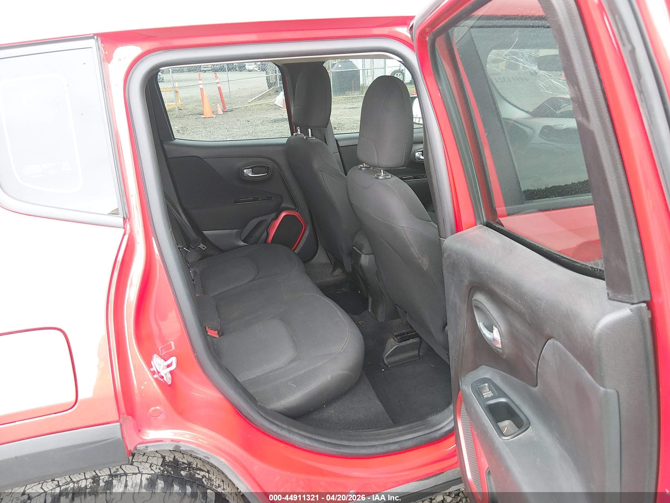JEEP RENEGADE image 8