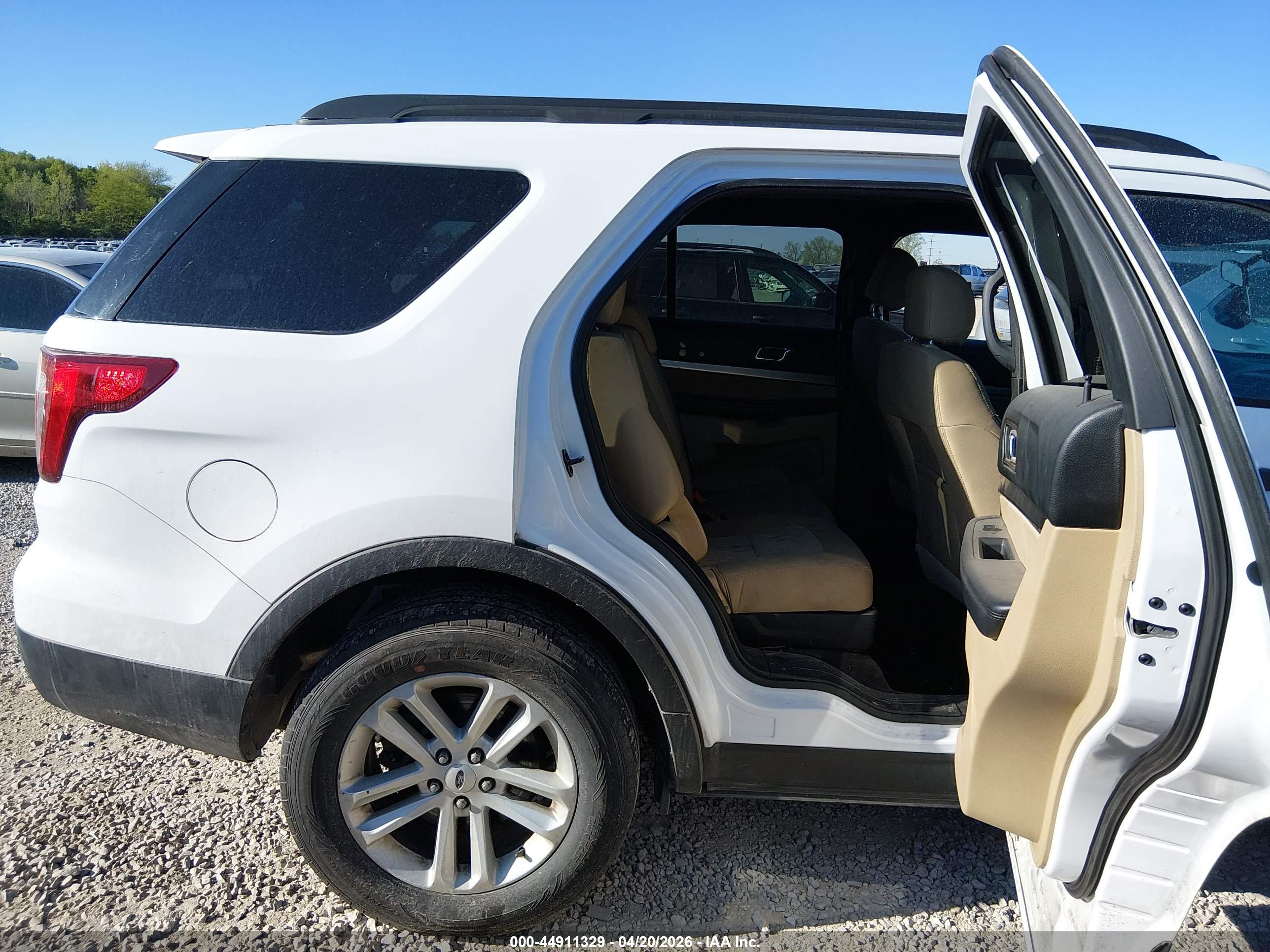 FORD EXPLORER image 8
