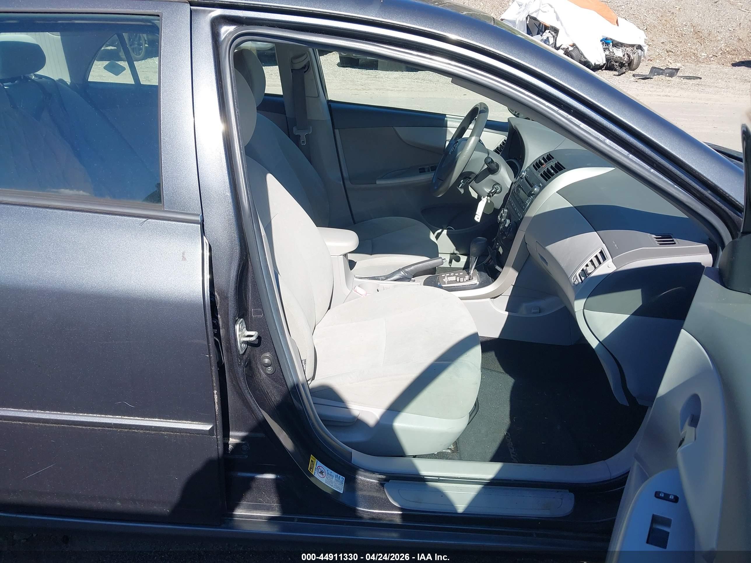 TOYOTA COROLLA image 5