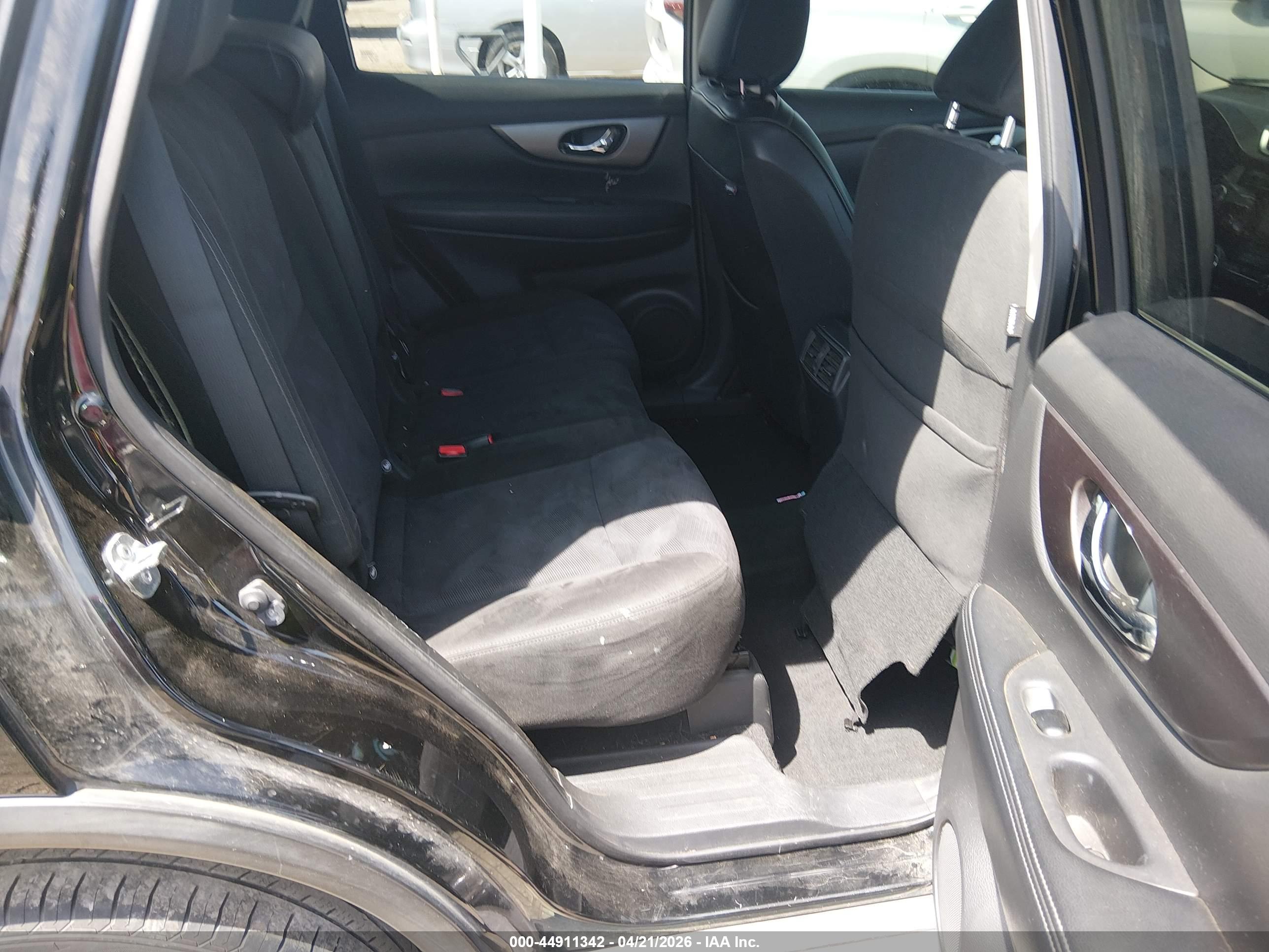 NISSAN ROGUE image 8