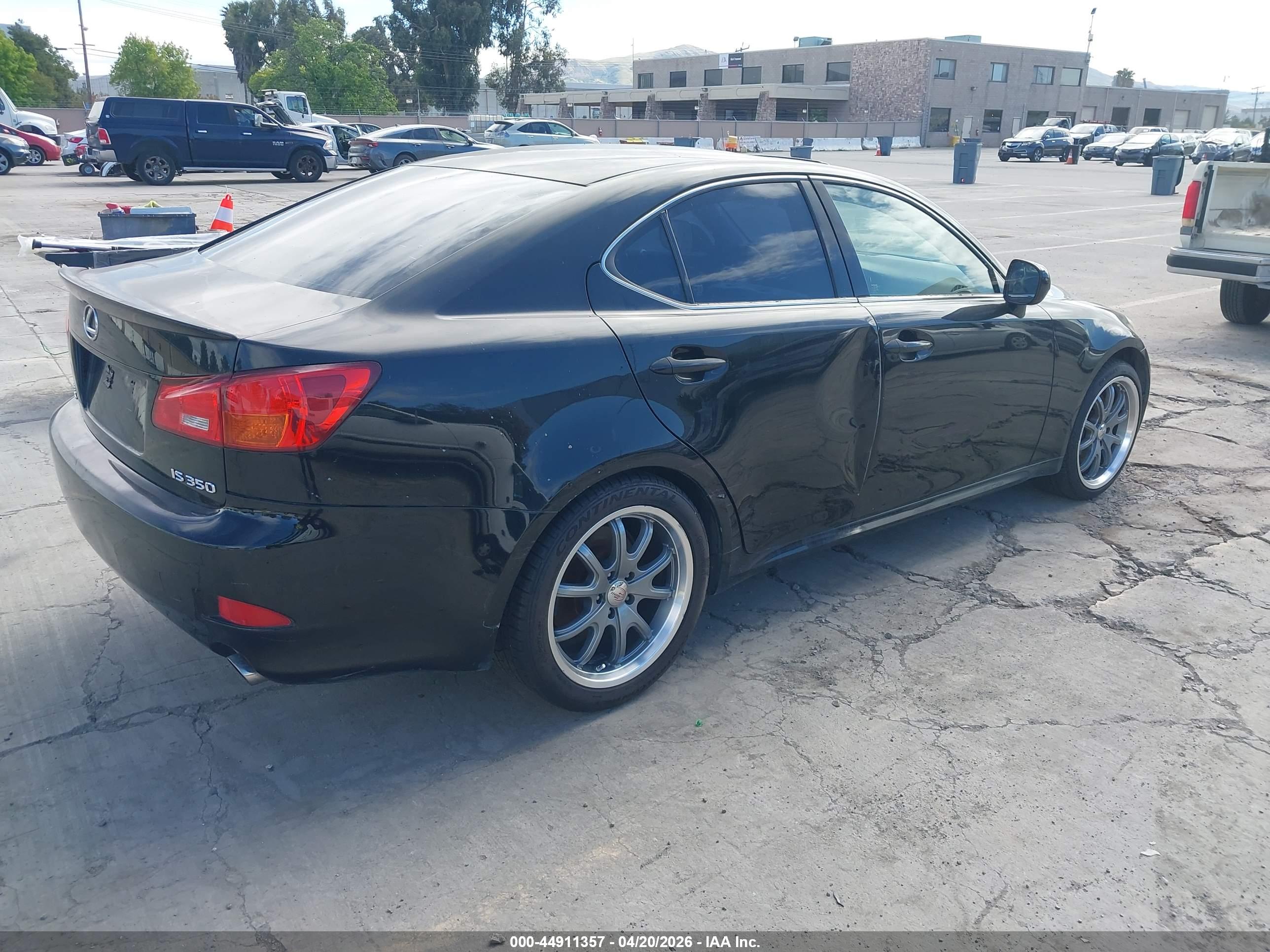 LEXUS IS image 4