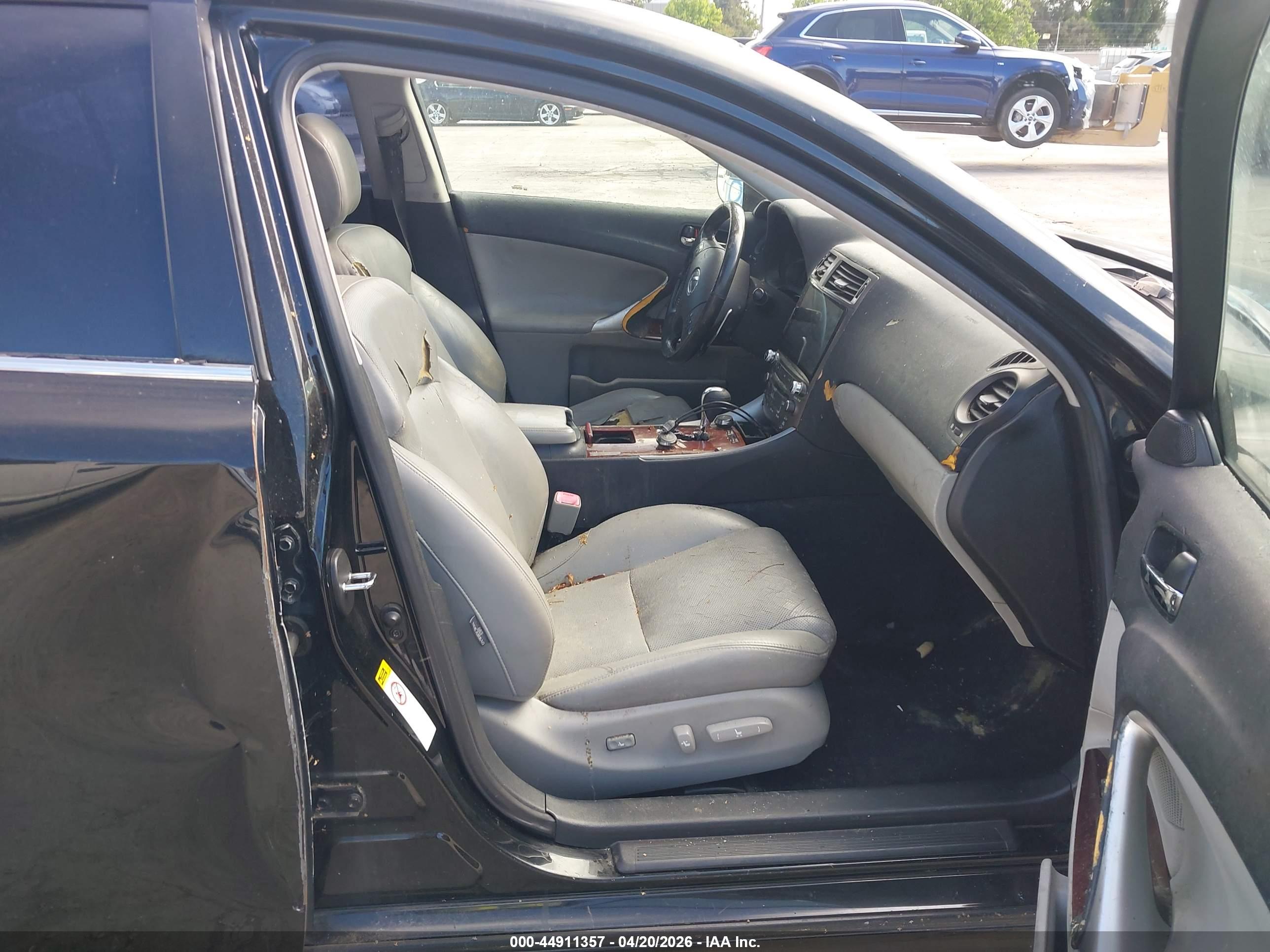 LEXUS IS image 5