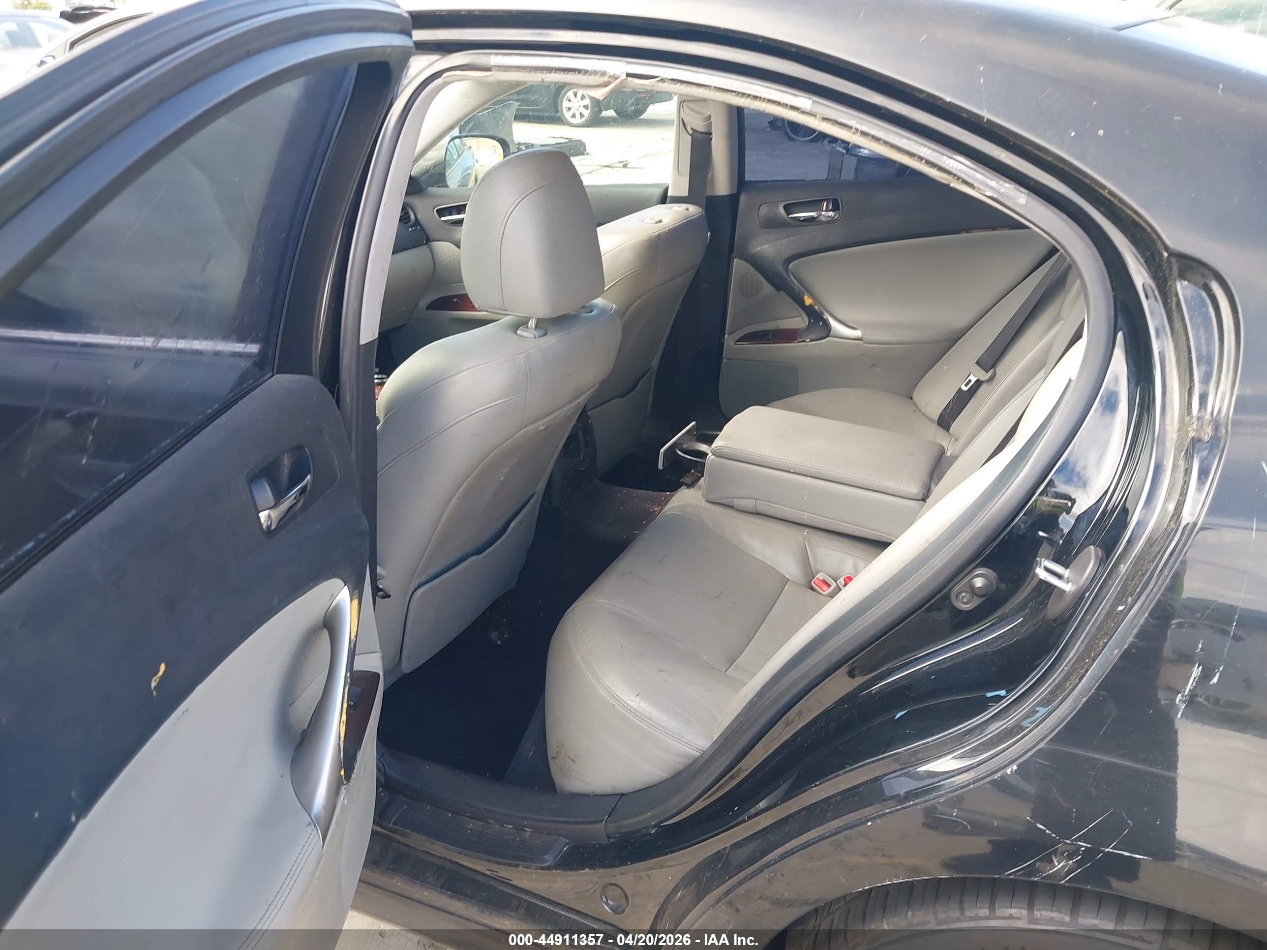 LEXUS IS image 8
