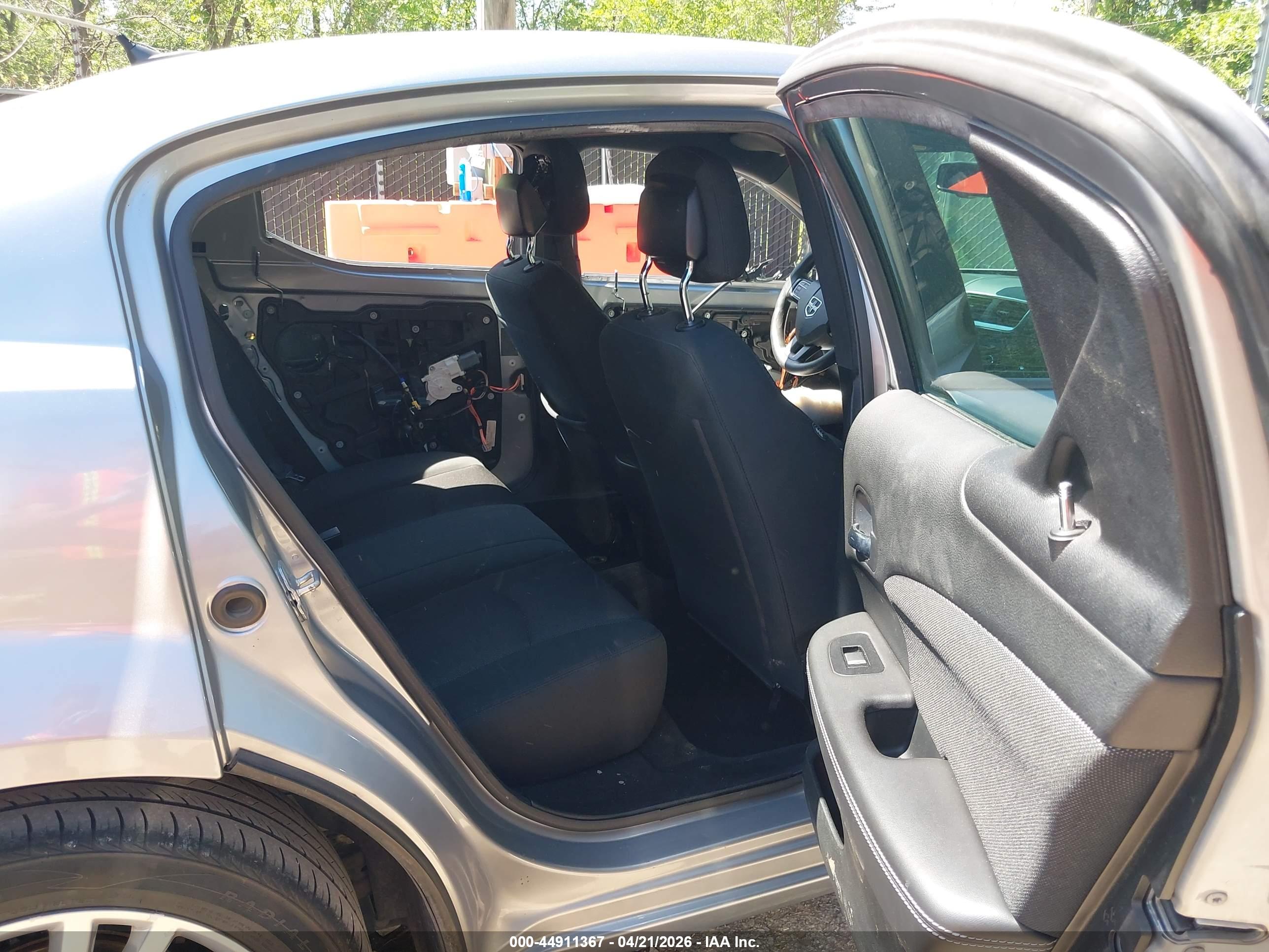 DODGE AVENGER image 8