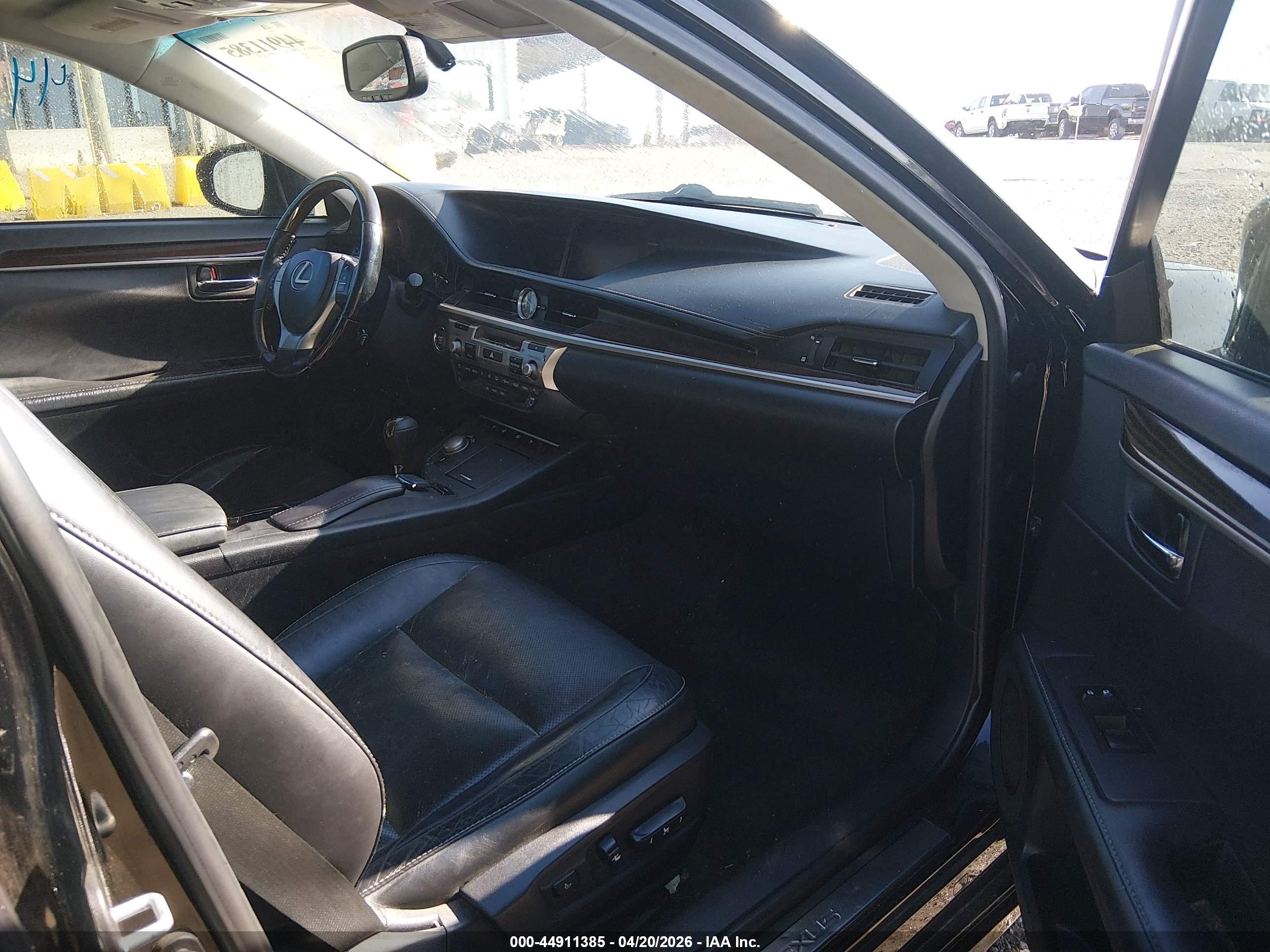 LEXUS ES image 5