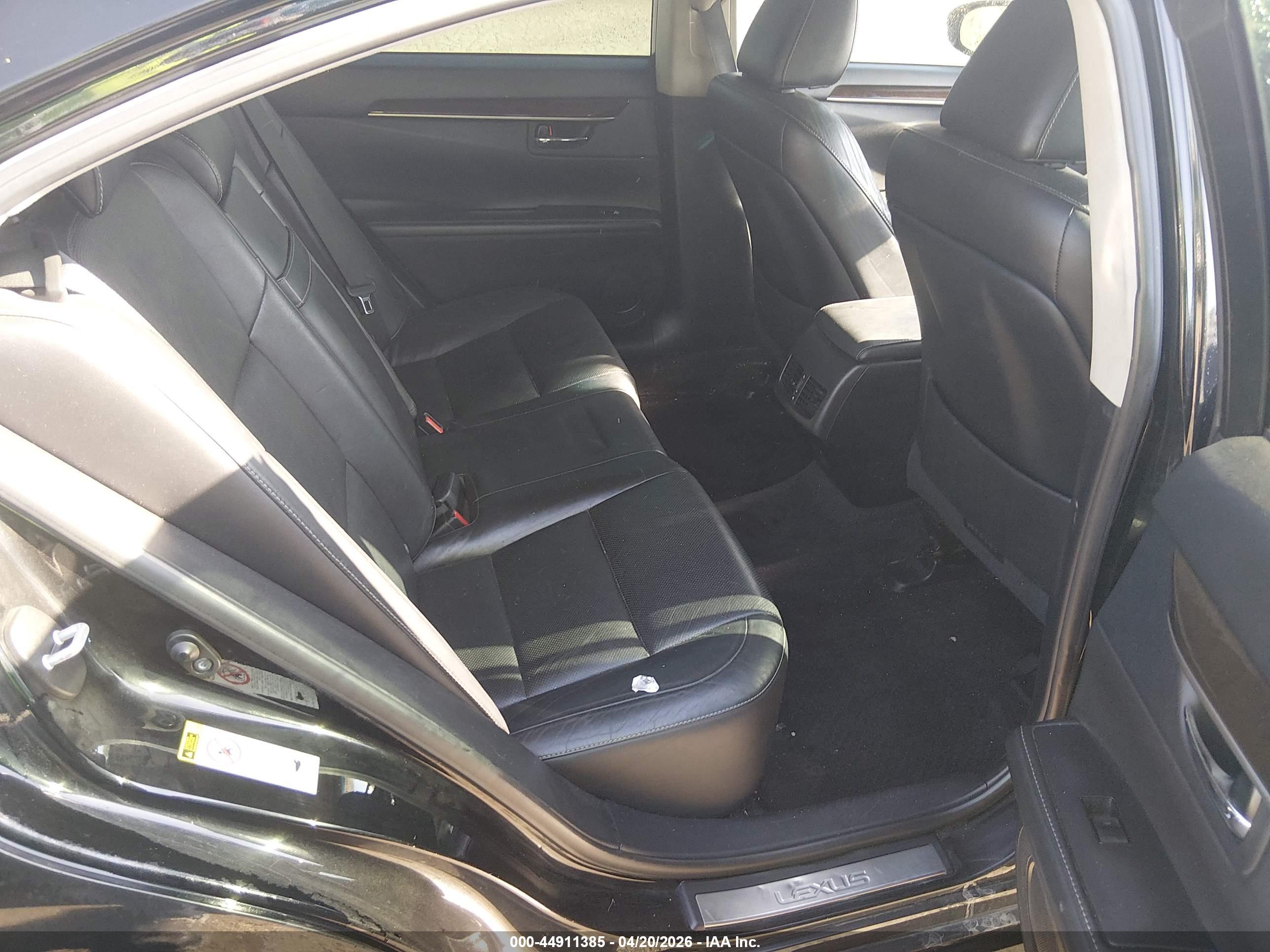 LEXUS ES image 8