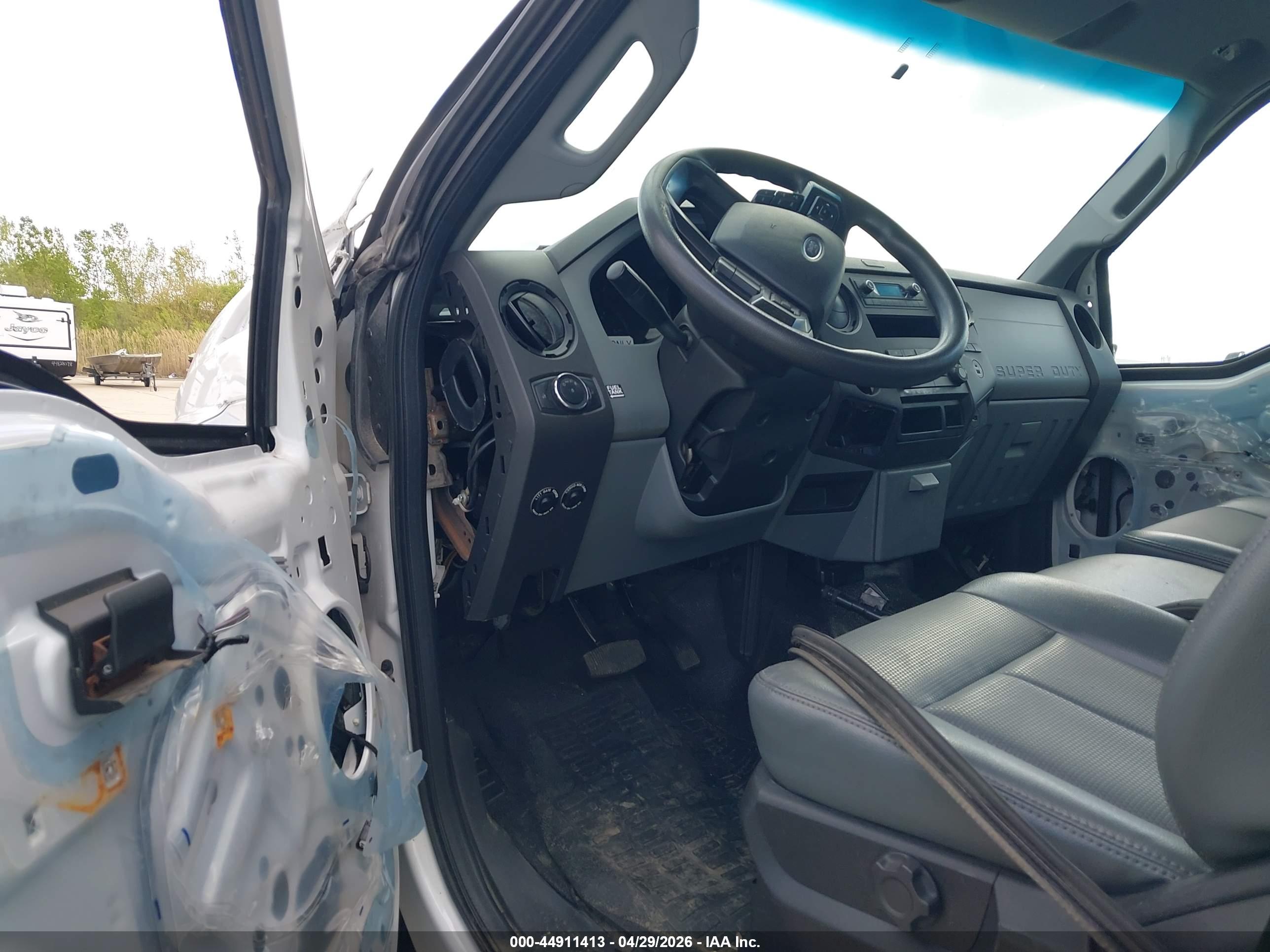 FORD F-650 image 8
