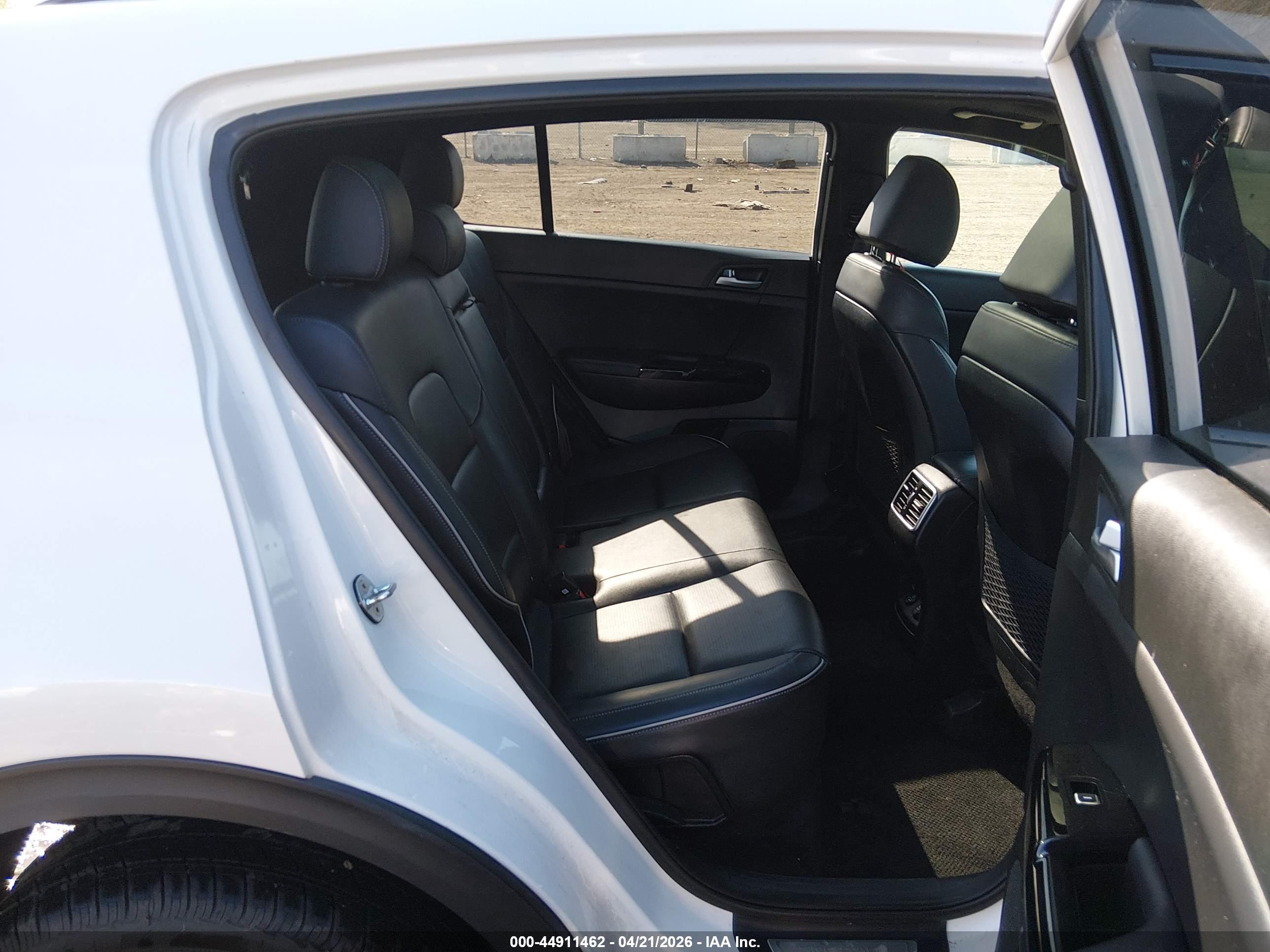 KIA SPORTAGE image 8
