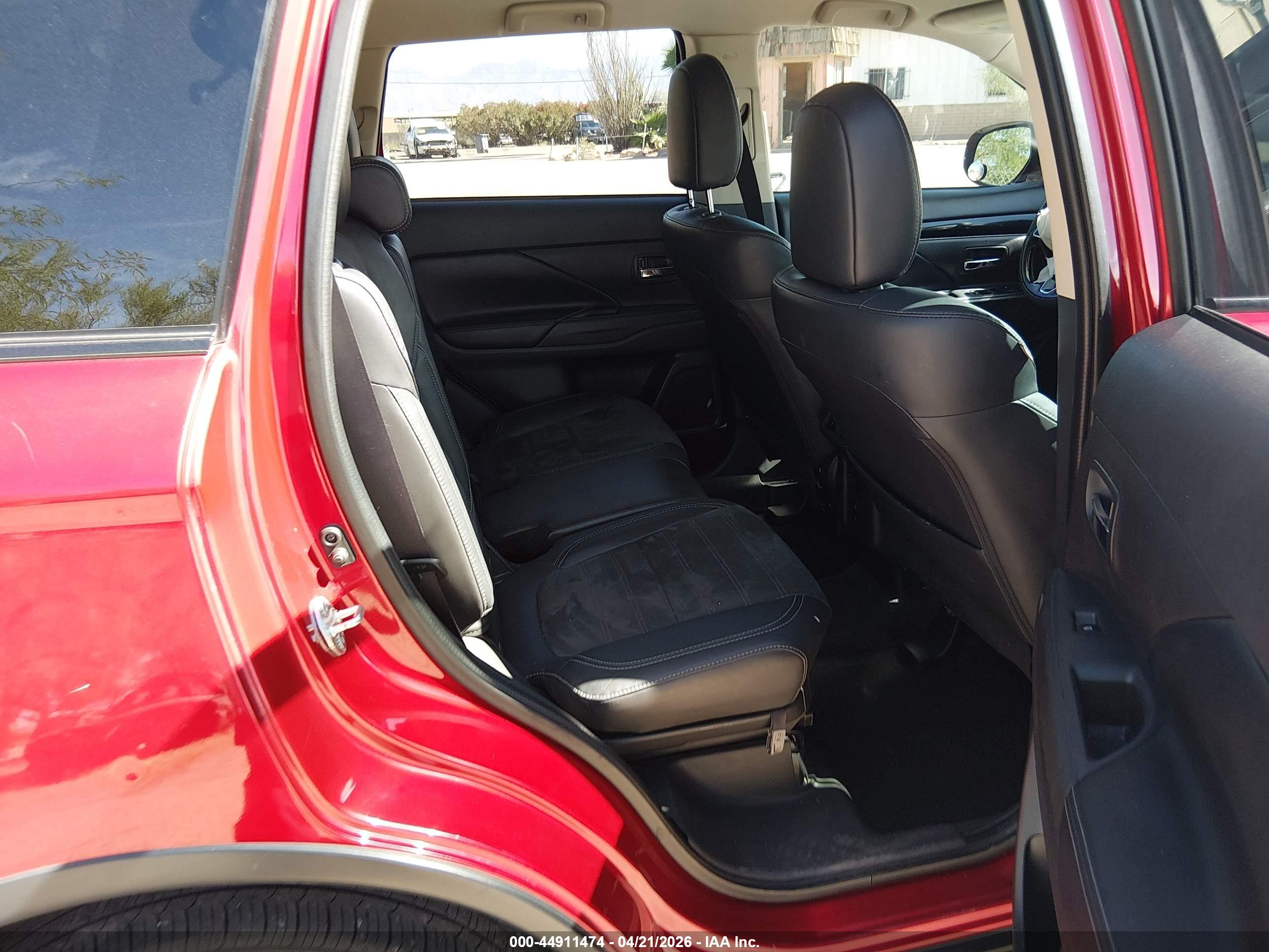 MITSUBISHI OUTLANDER image 8