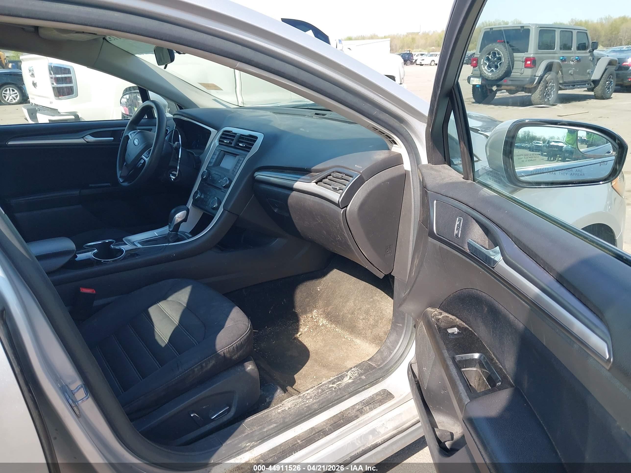 FORD FUSION image 5