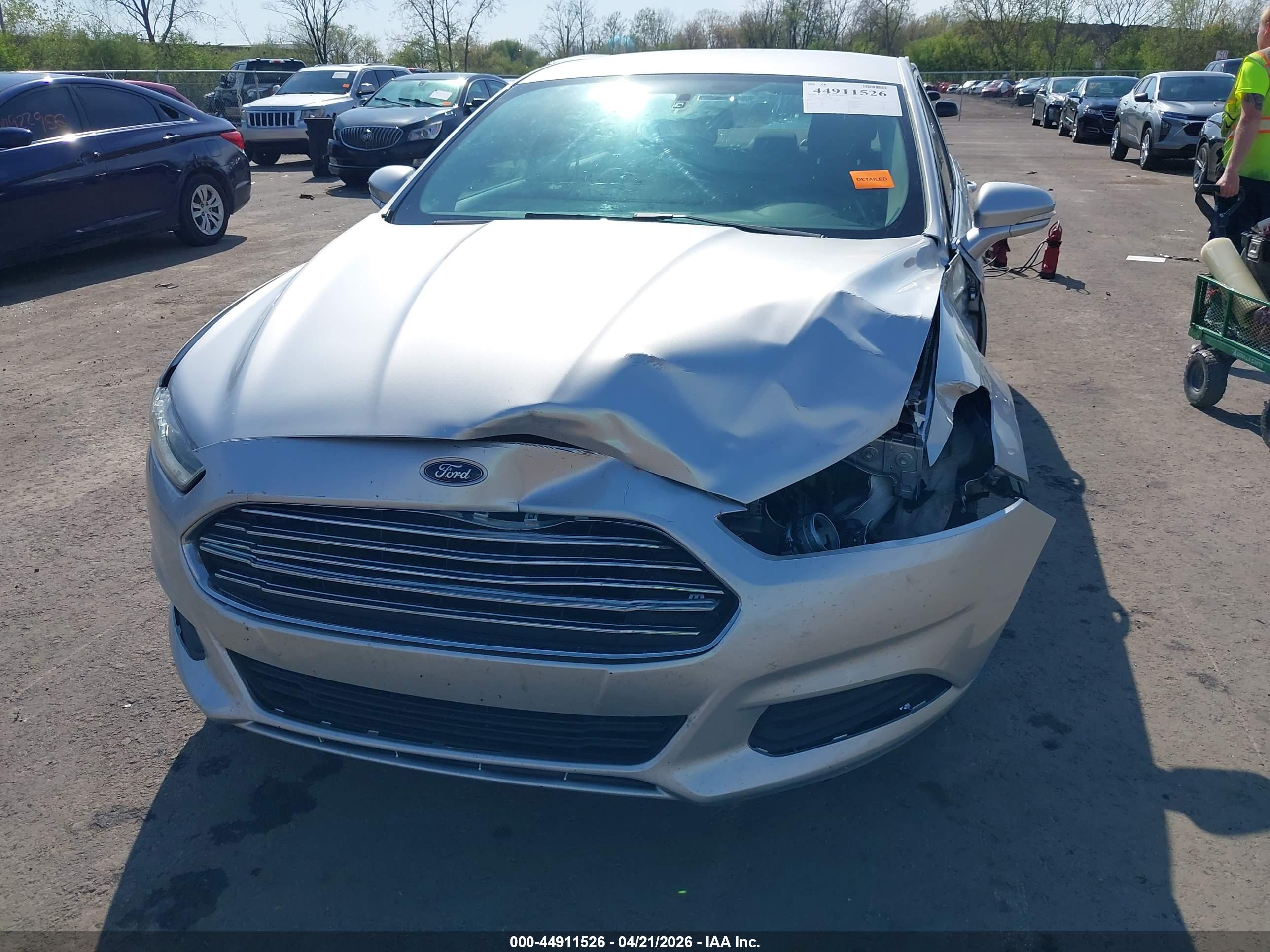 FORD FUSION image 6