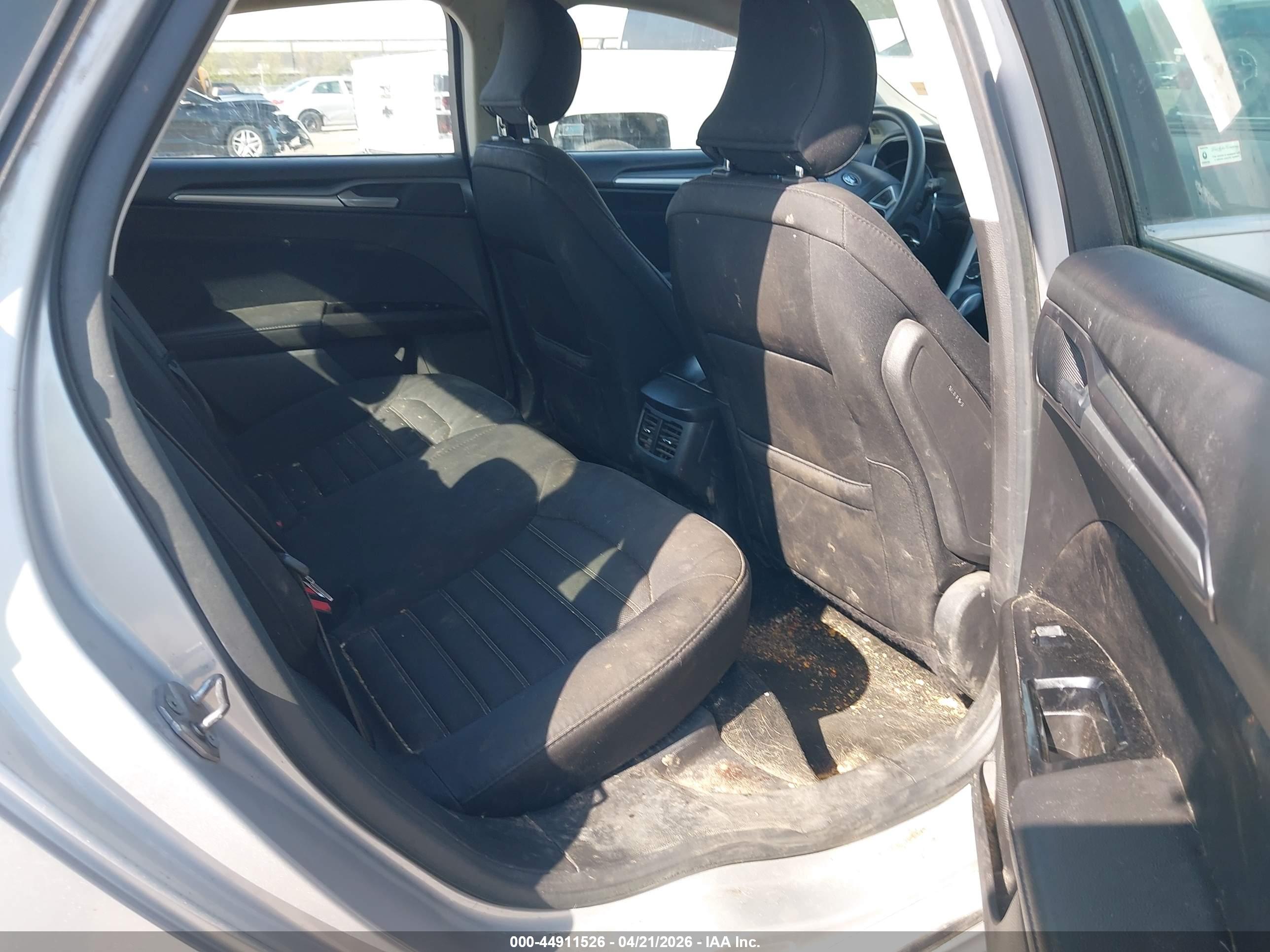 FORD FUSION image 8