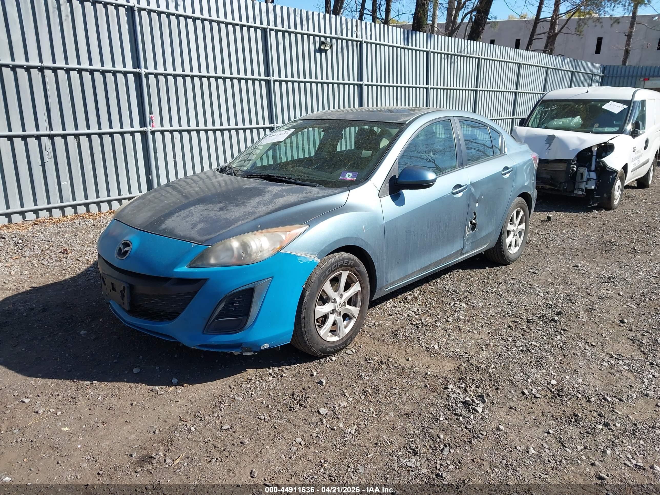MAZDA MAZDA3 image 2