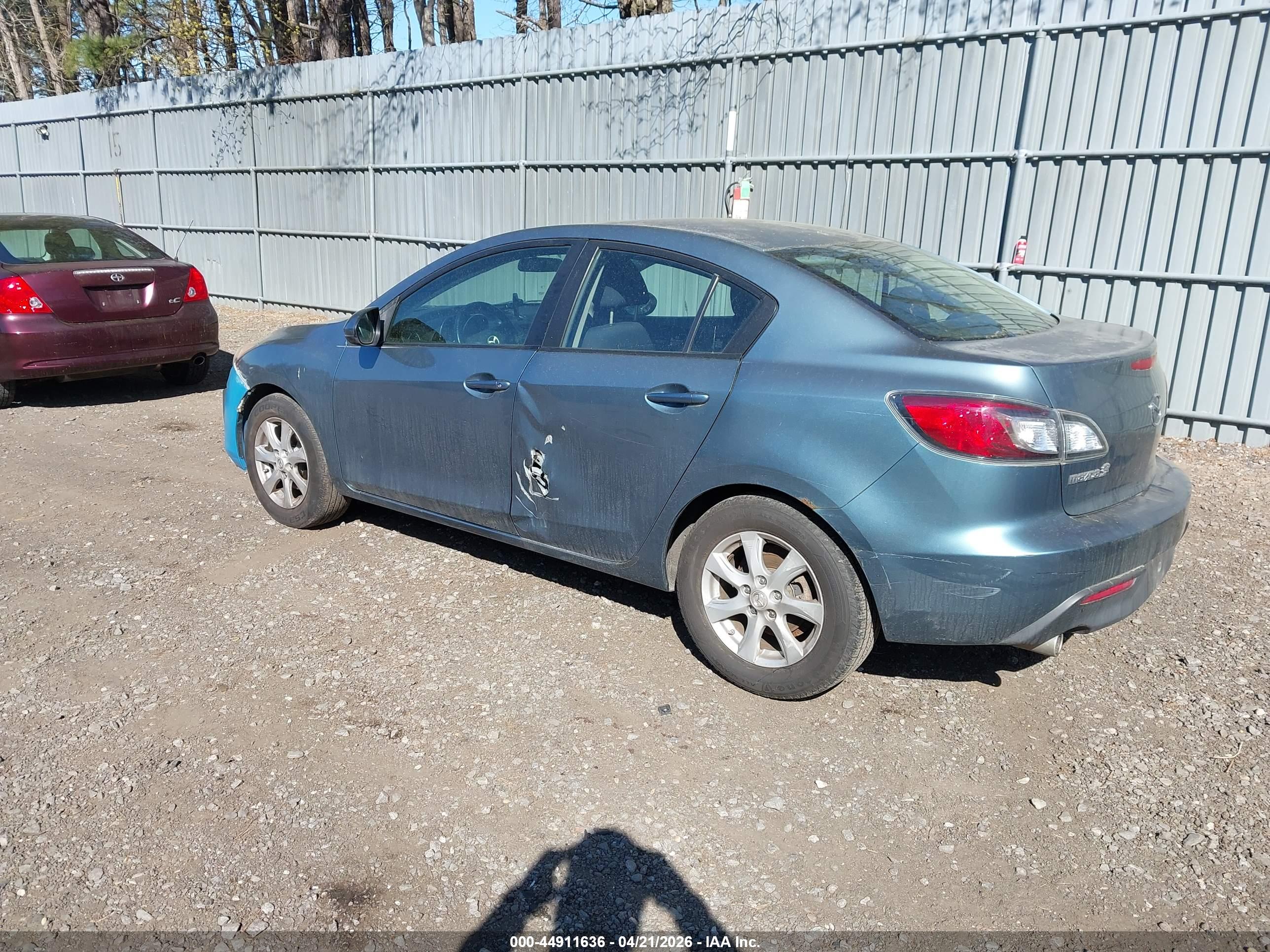 MAZDA MAZDA3 image 3