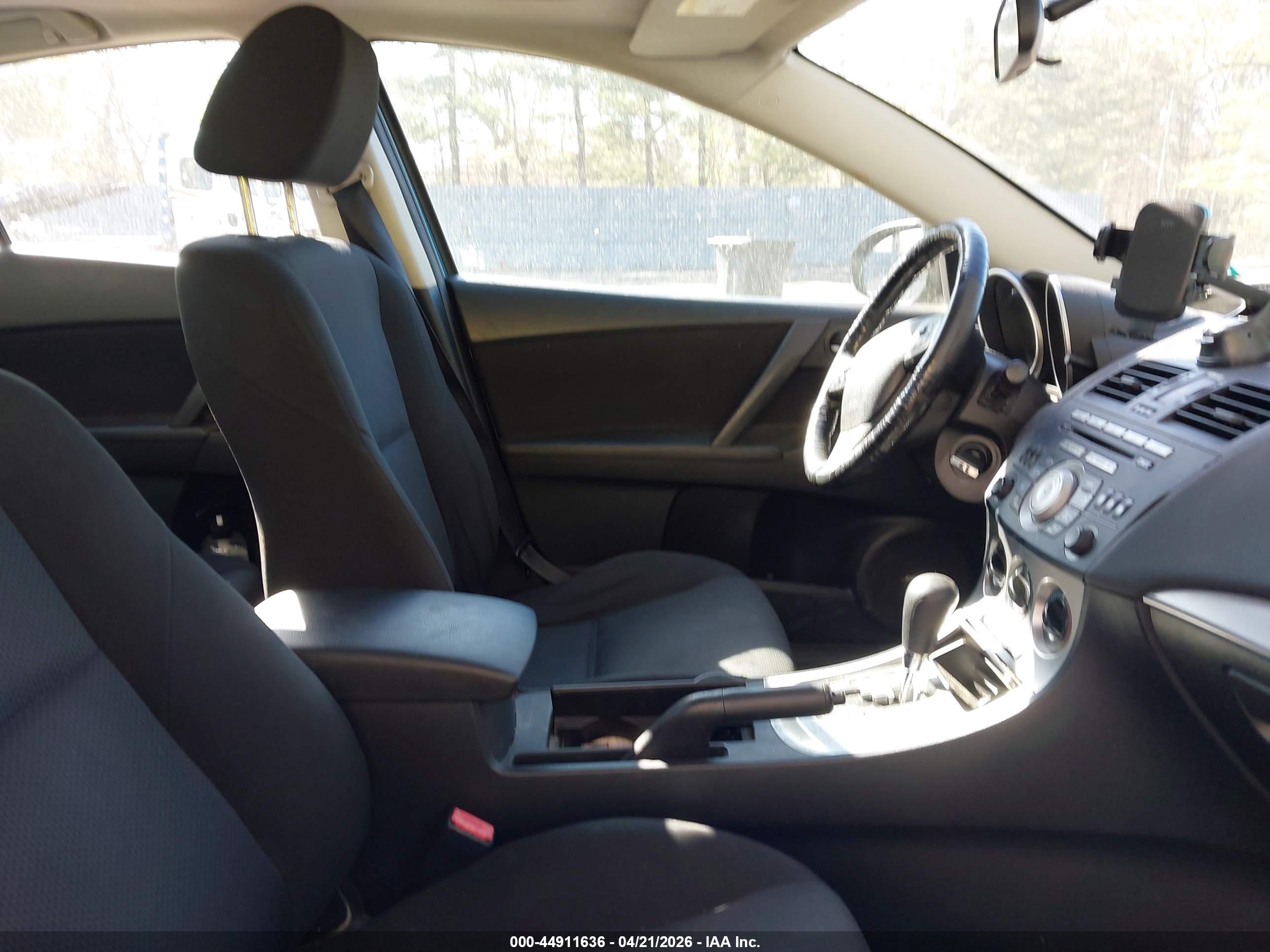 MAZDA MAZDA3 image 5