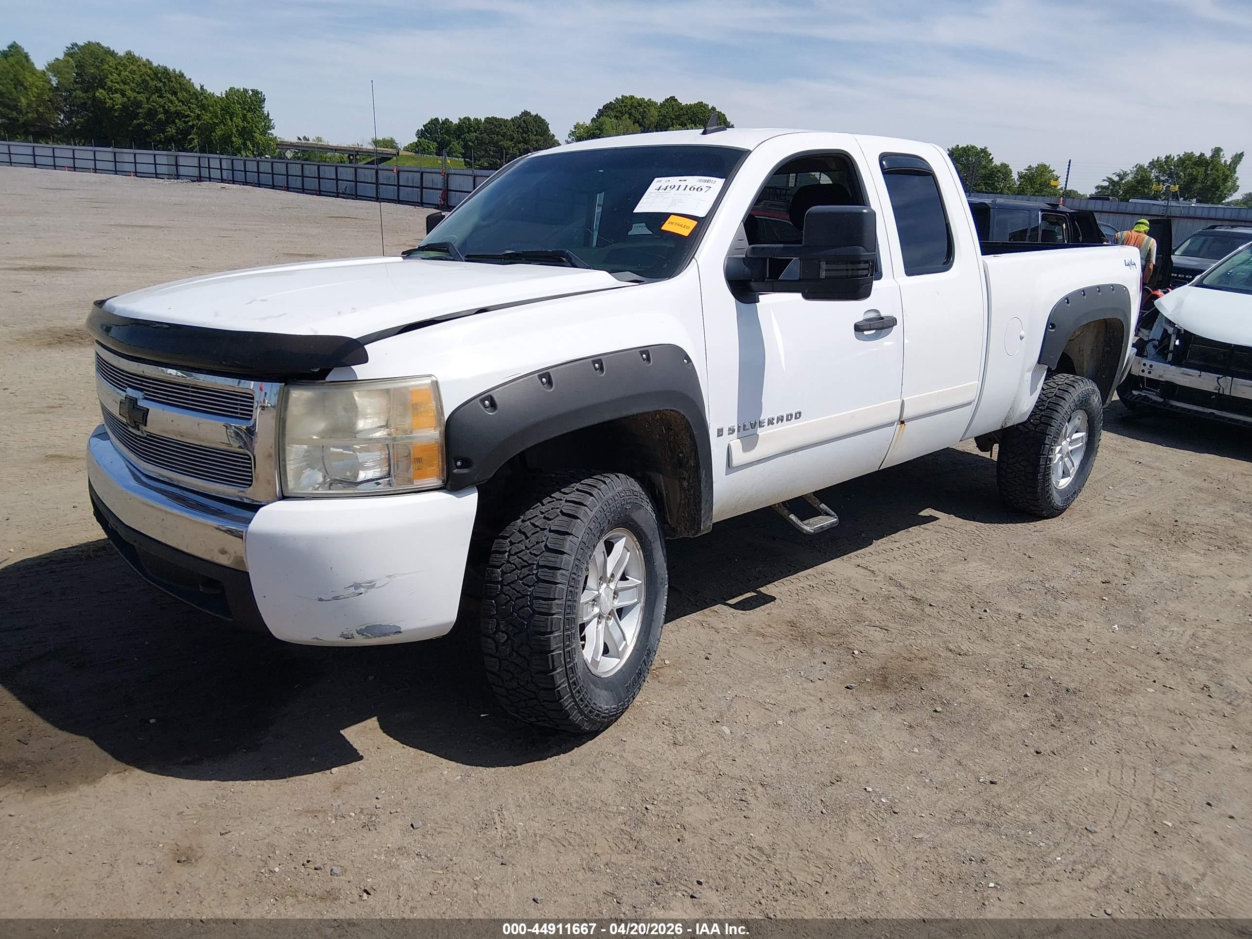 CHEVROLET SILVERADO image 2
