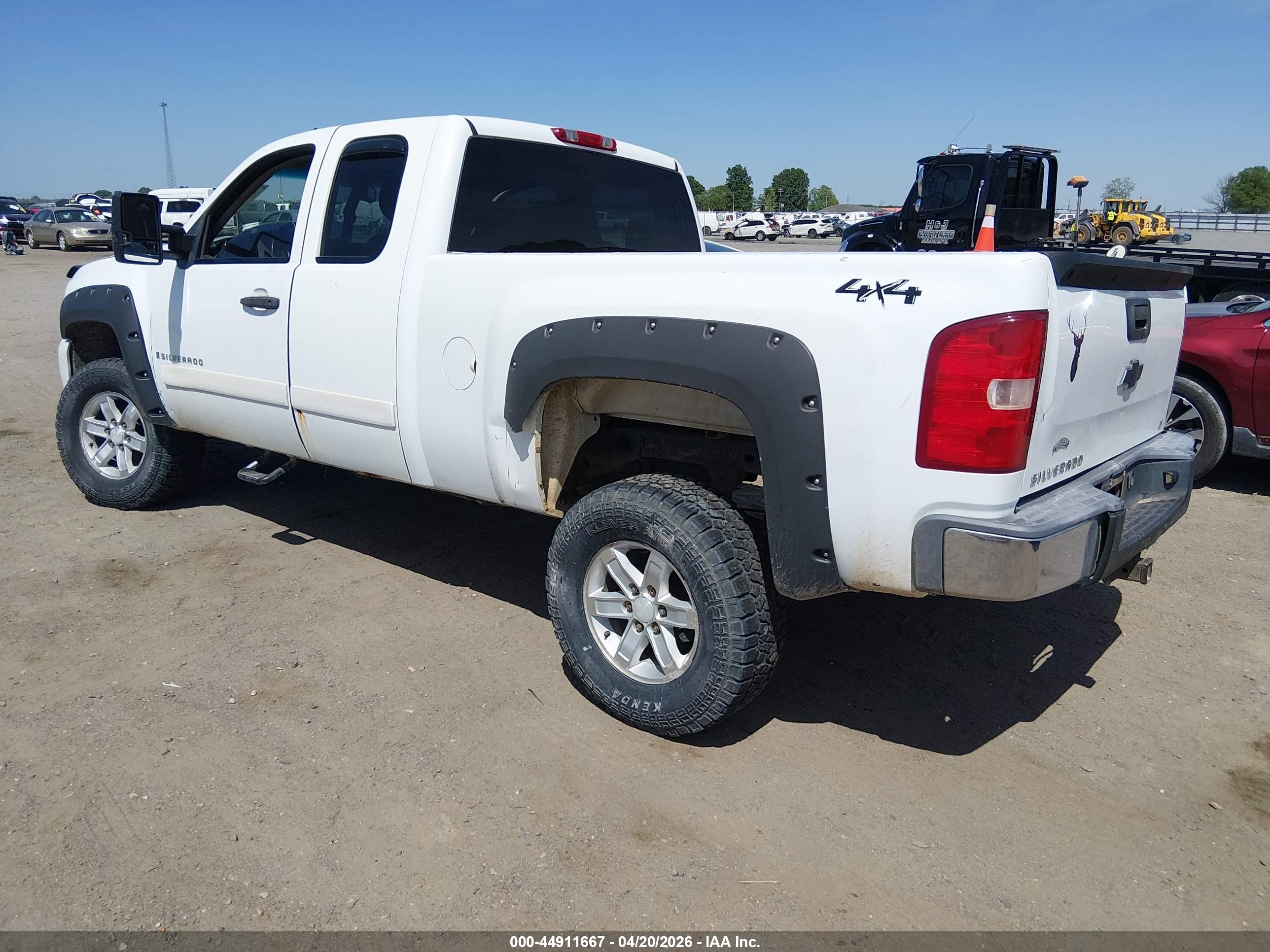 CHEVROLET SILVERADO image 3