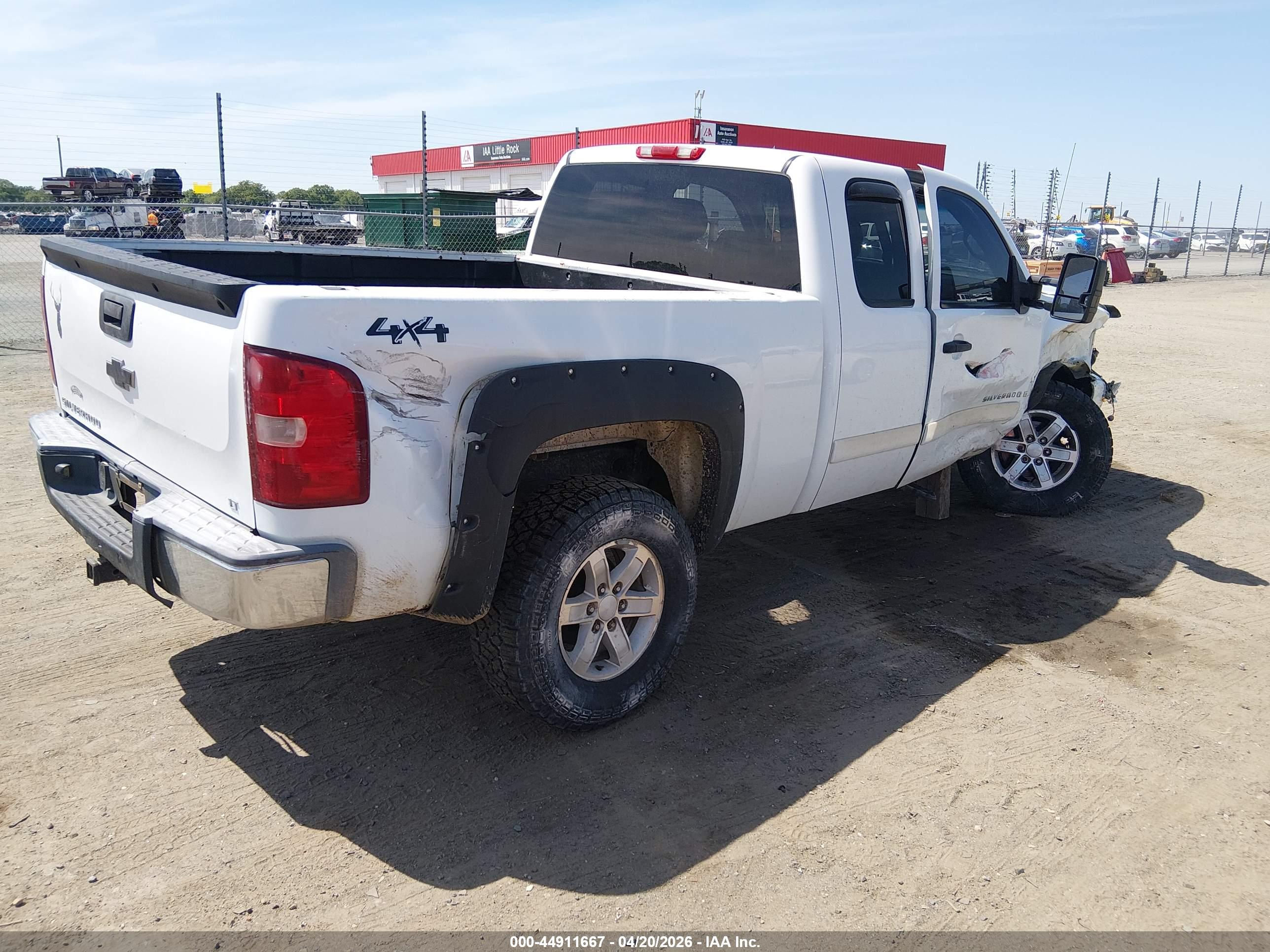 CHEVROLET SILVERADO image 4