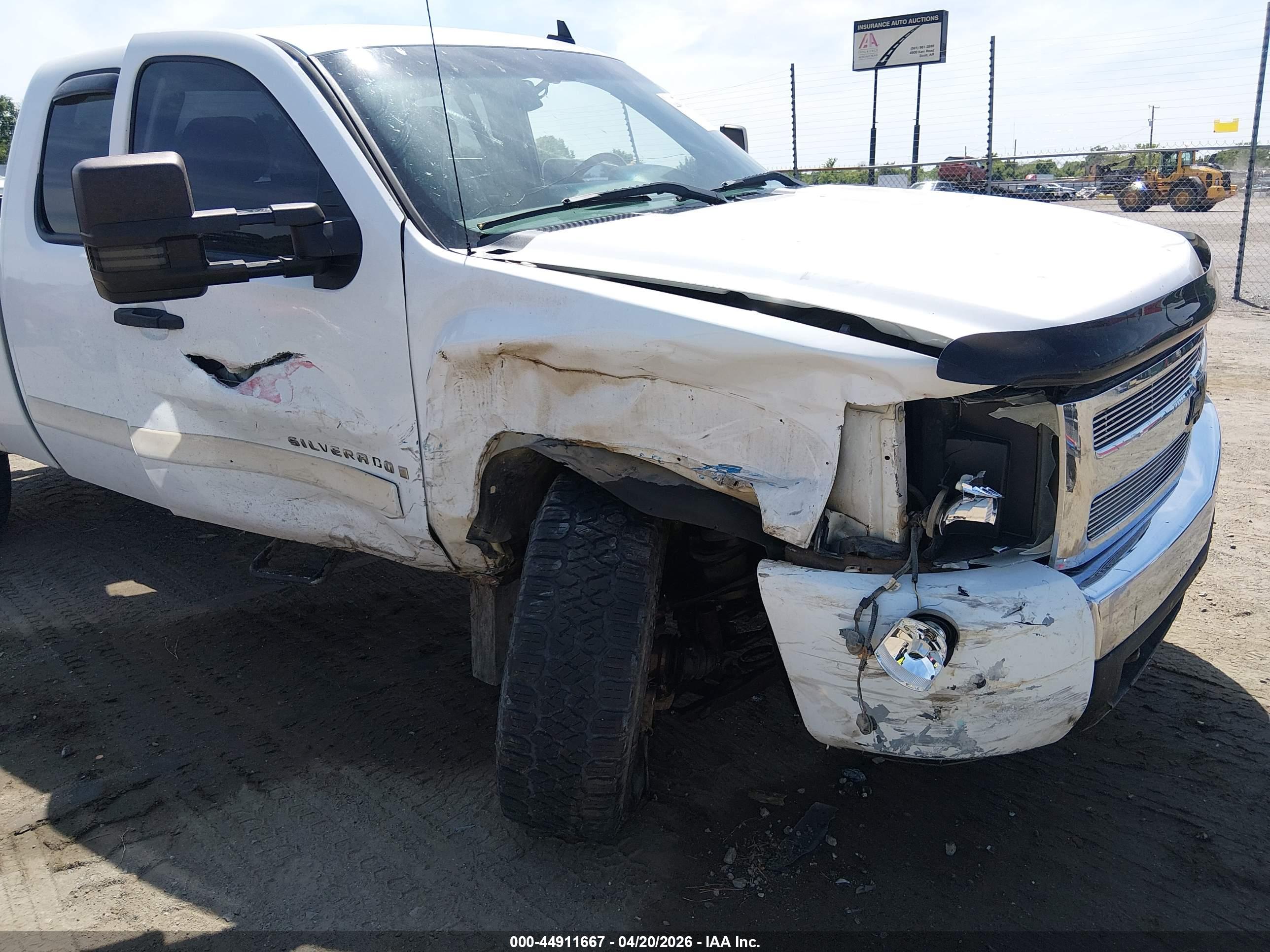 CHEVROLET SILVERADO image 6