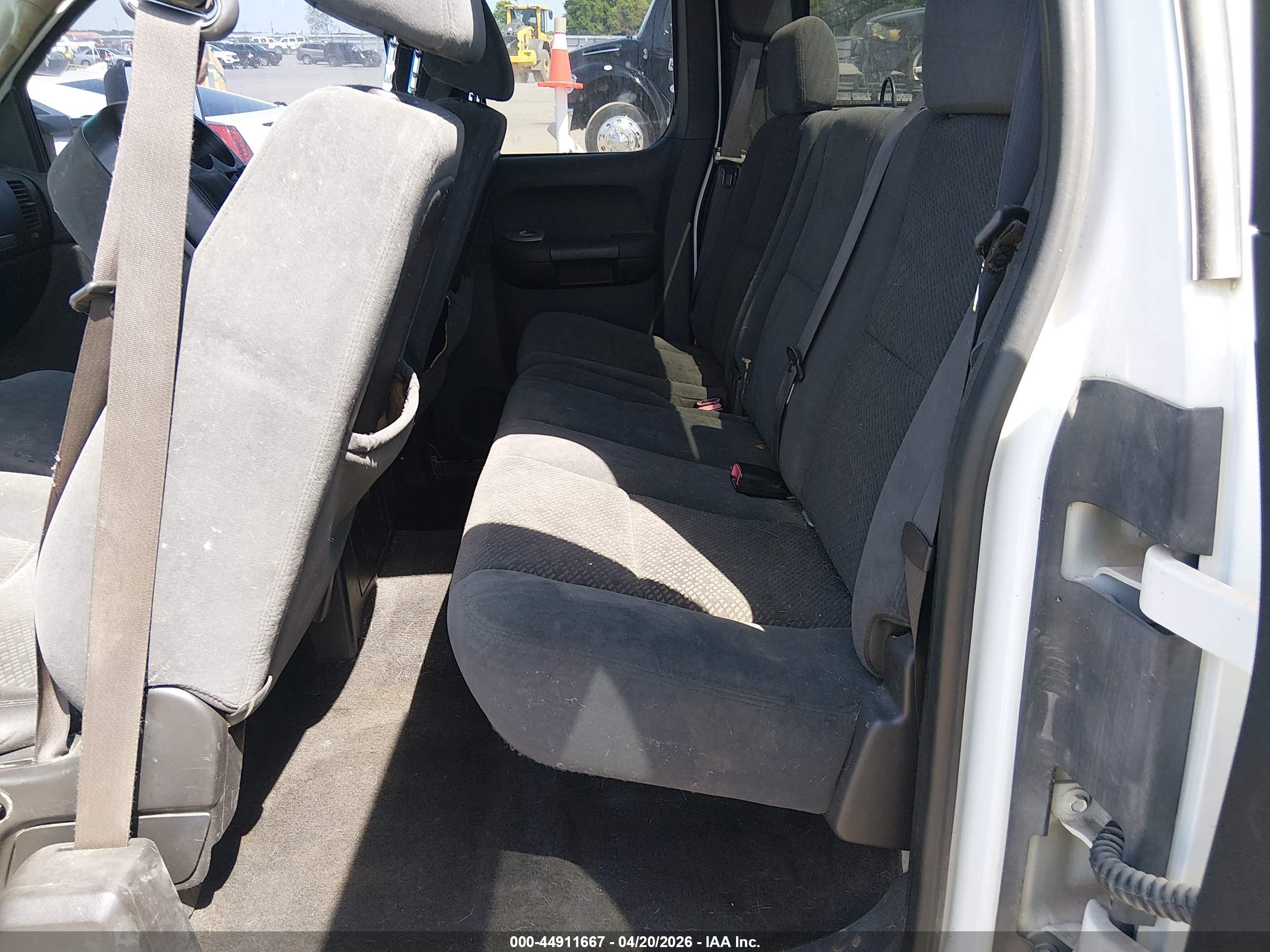 CHEVROLET SILVERADO image 8
