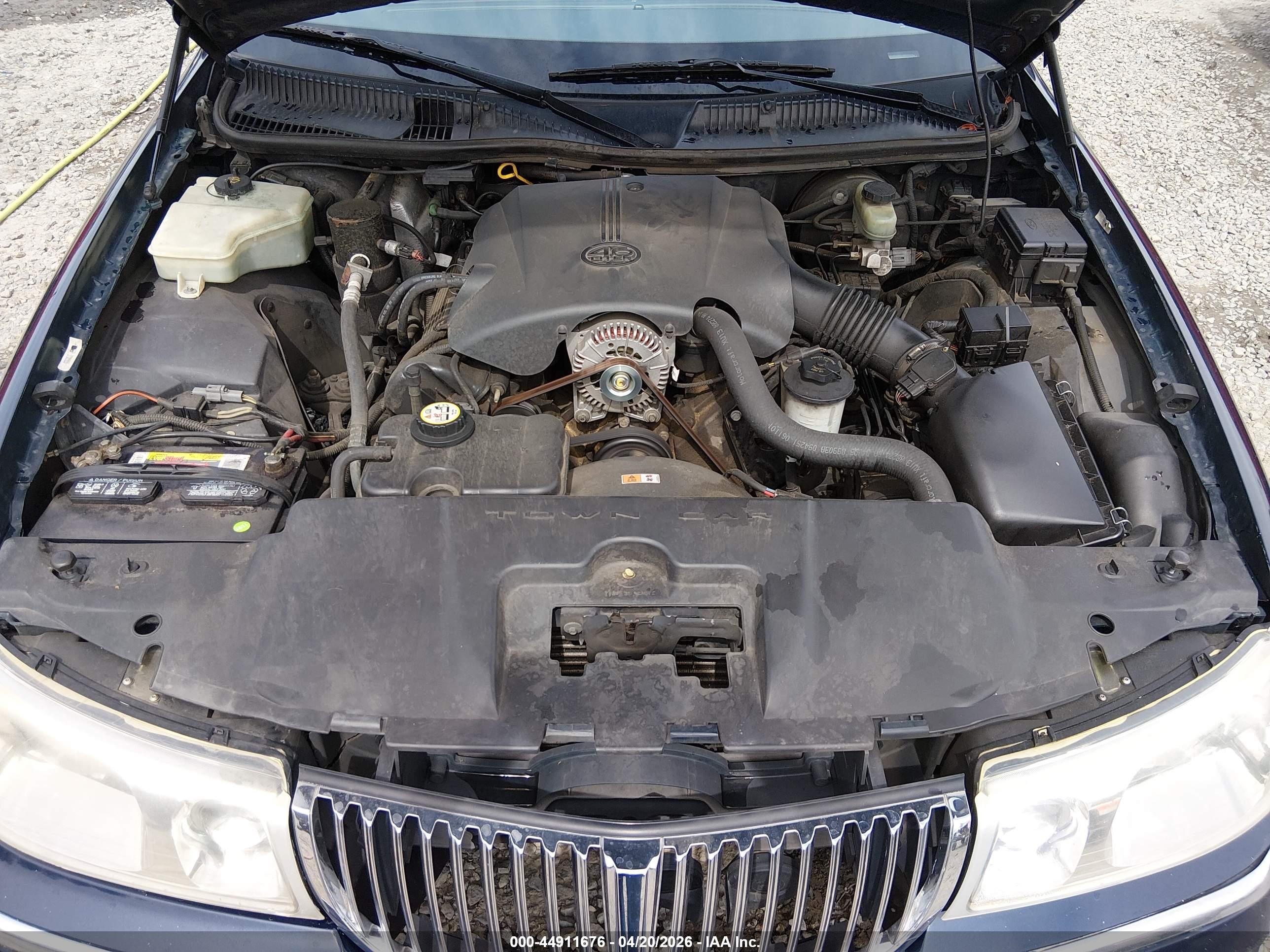 LINCOLN TOWN image 10