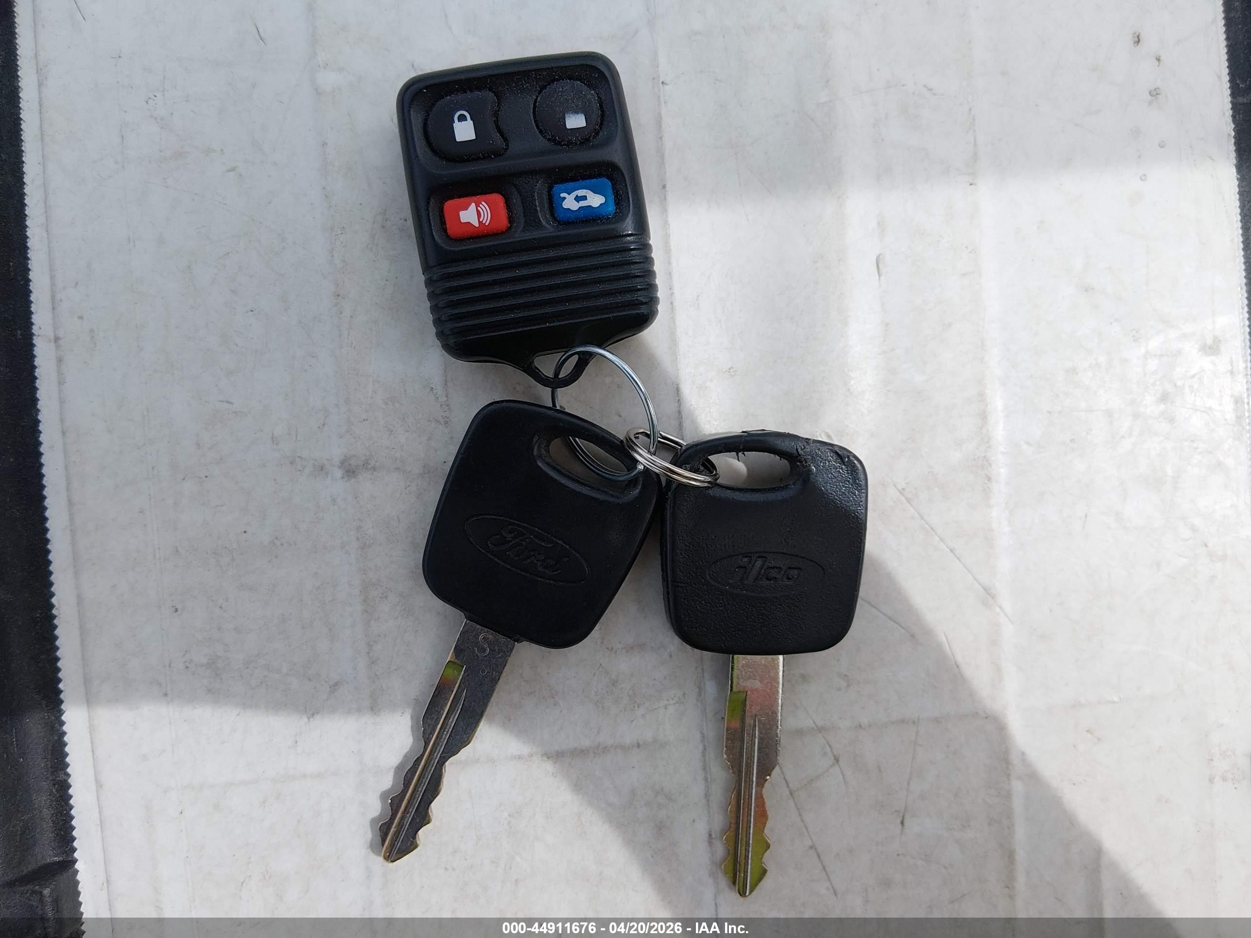 LINCOLN TOWN image 11