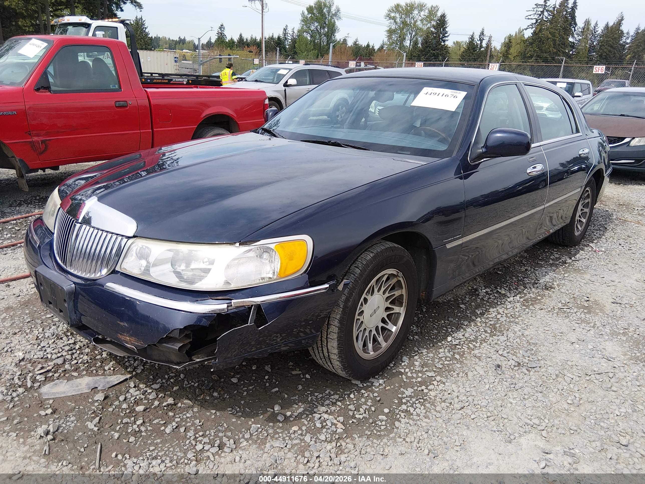 LINCOLN TOWN image 2
