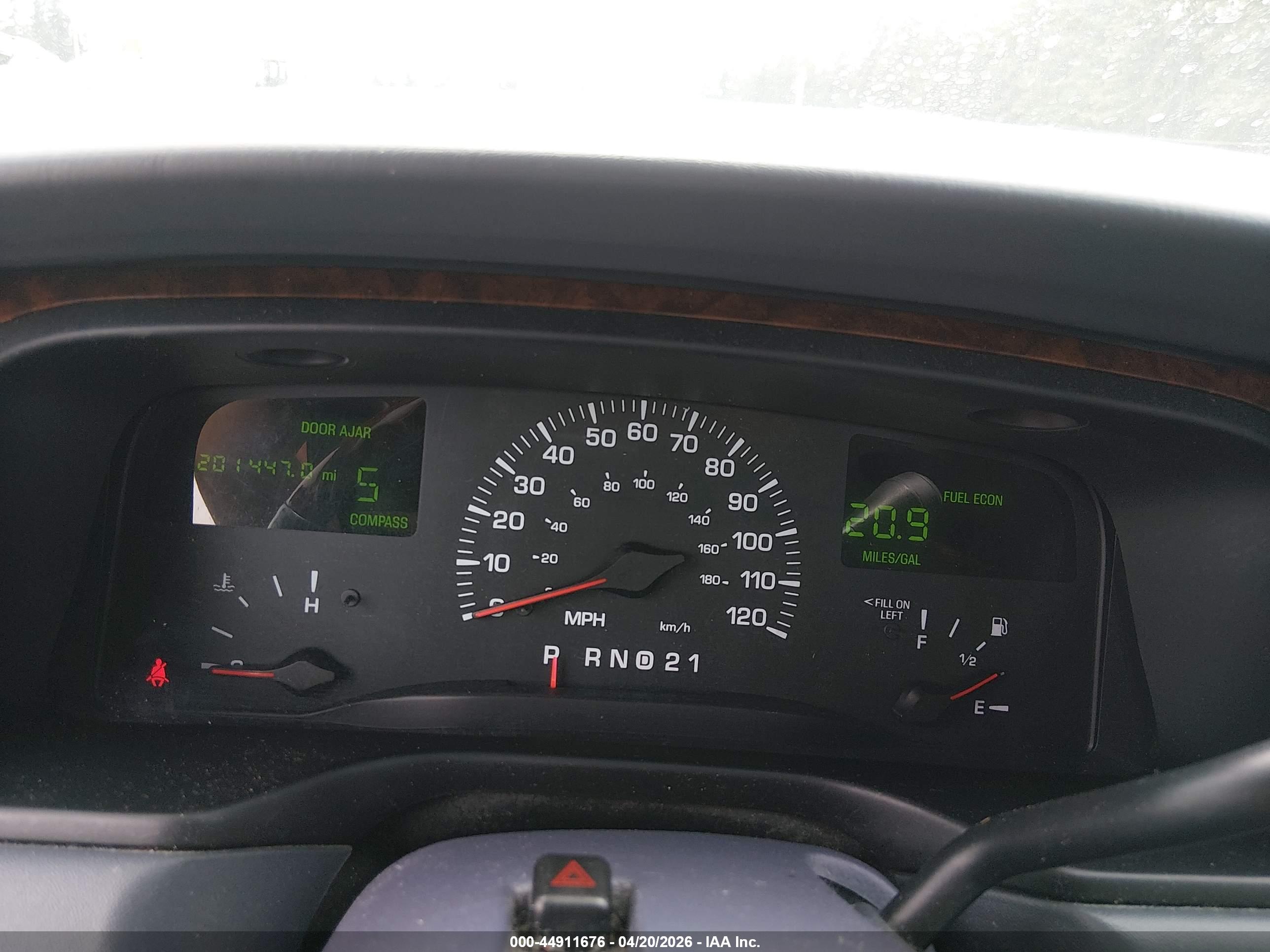 LINCOLN TOWN image 7