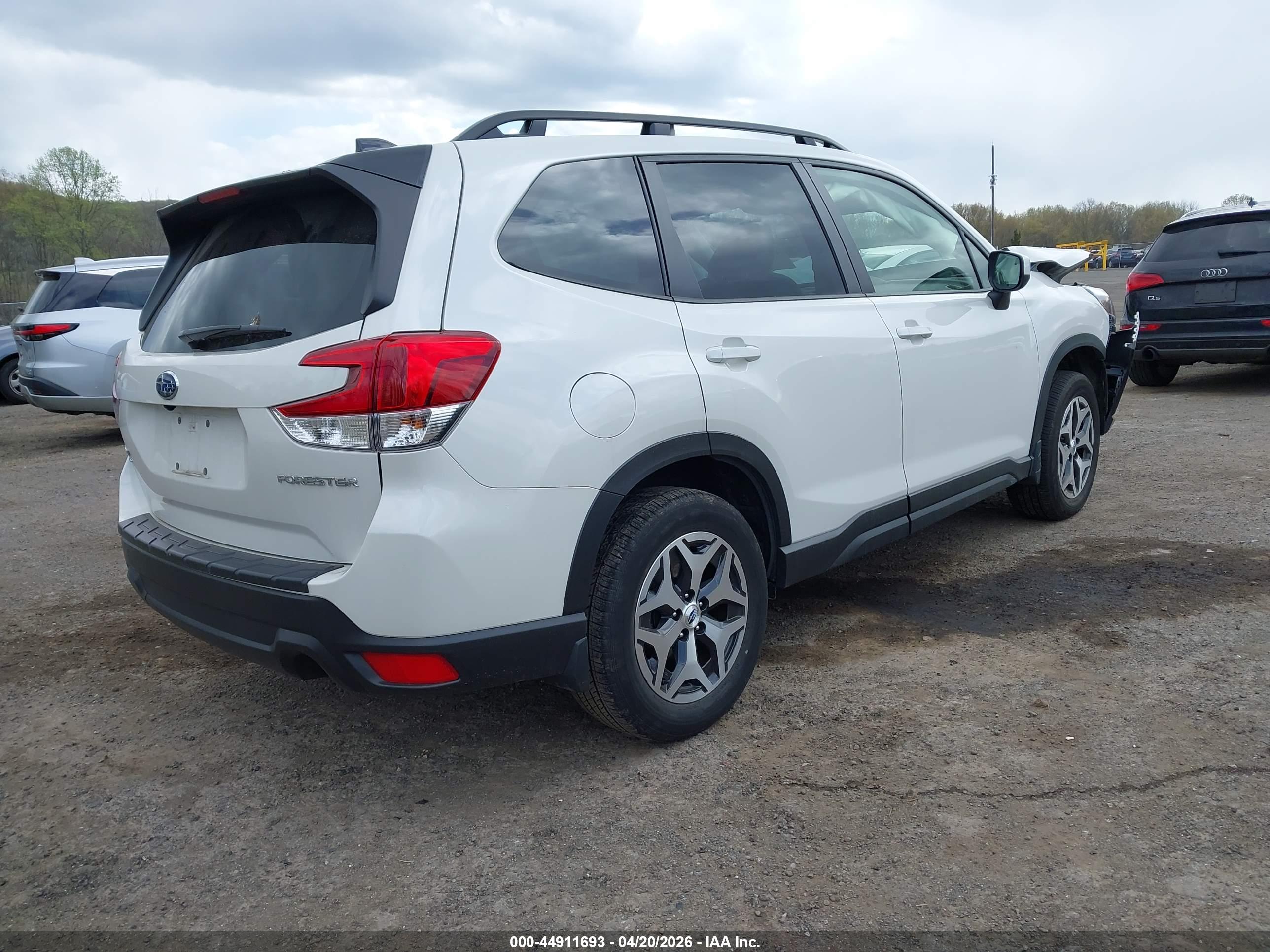 SUBARU FORESTER image 4