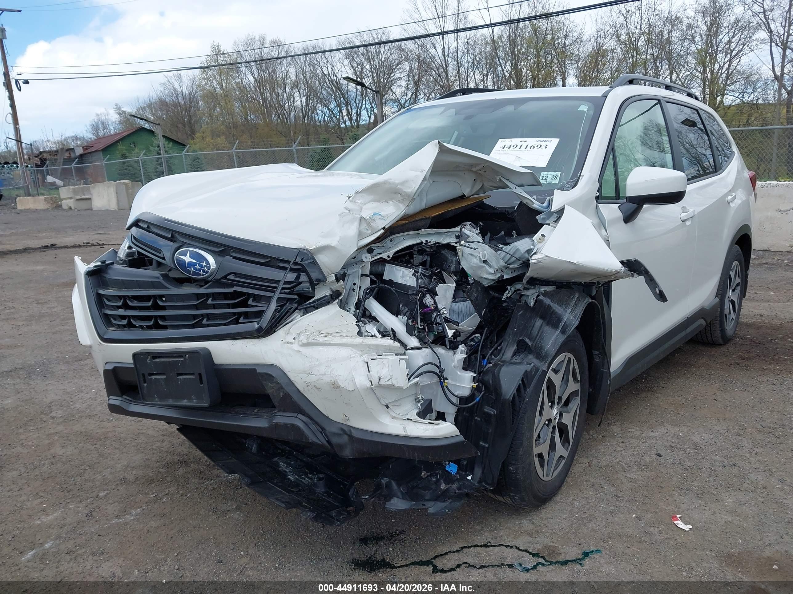 SUBARU FORESTER image 6