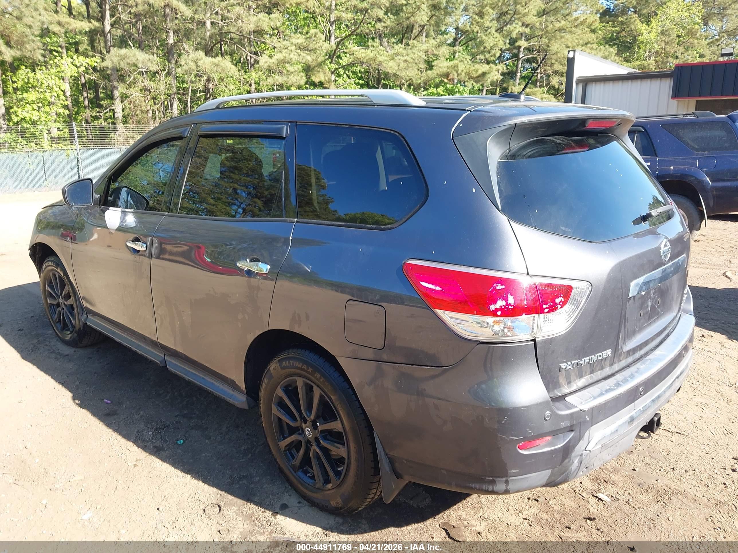 NISSAN PATHFINDER image 3