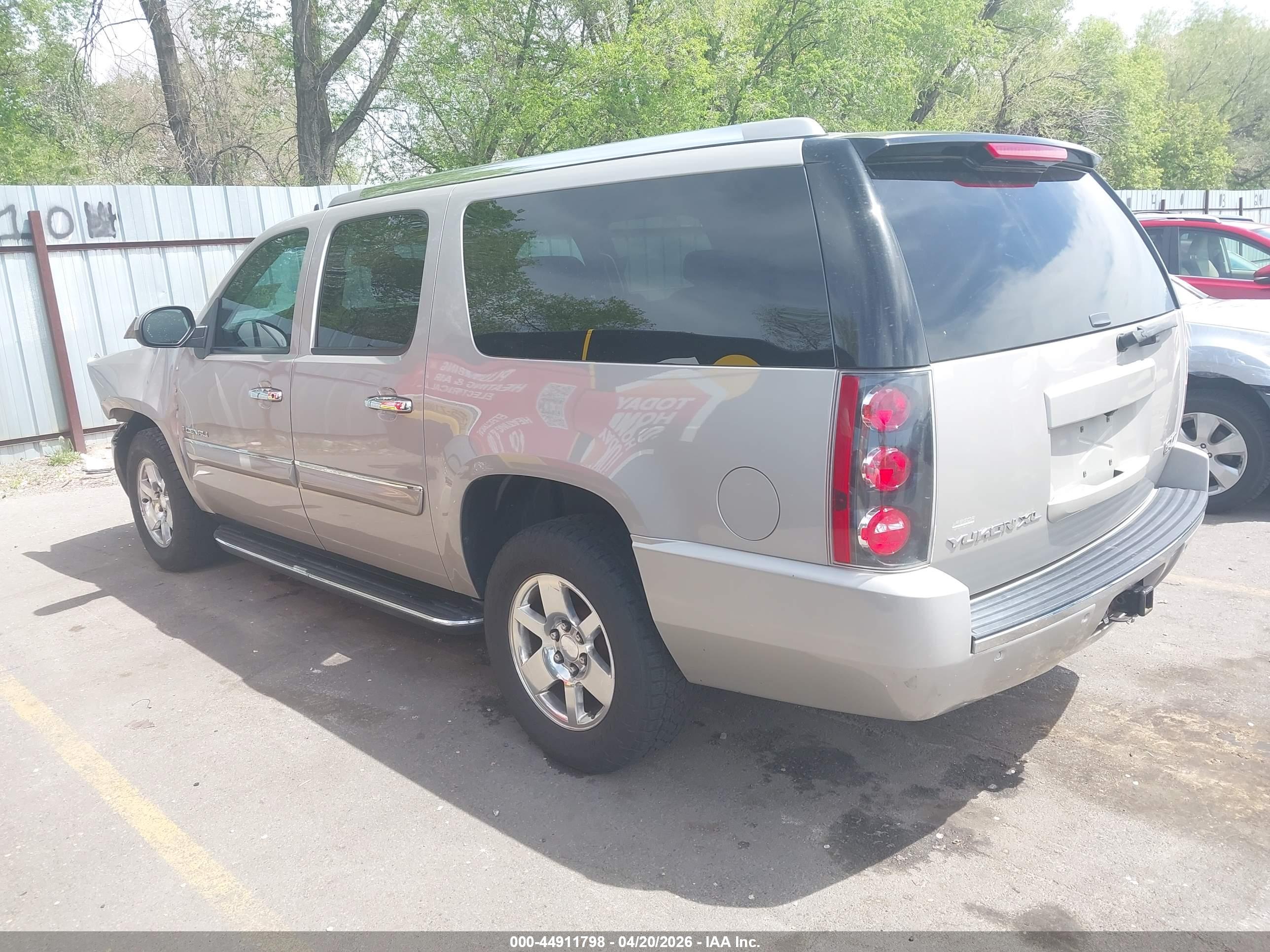 GMC YUKON image 3