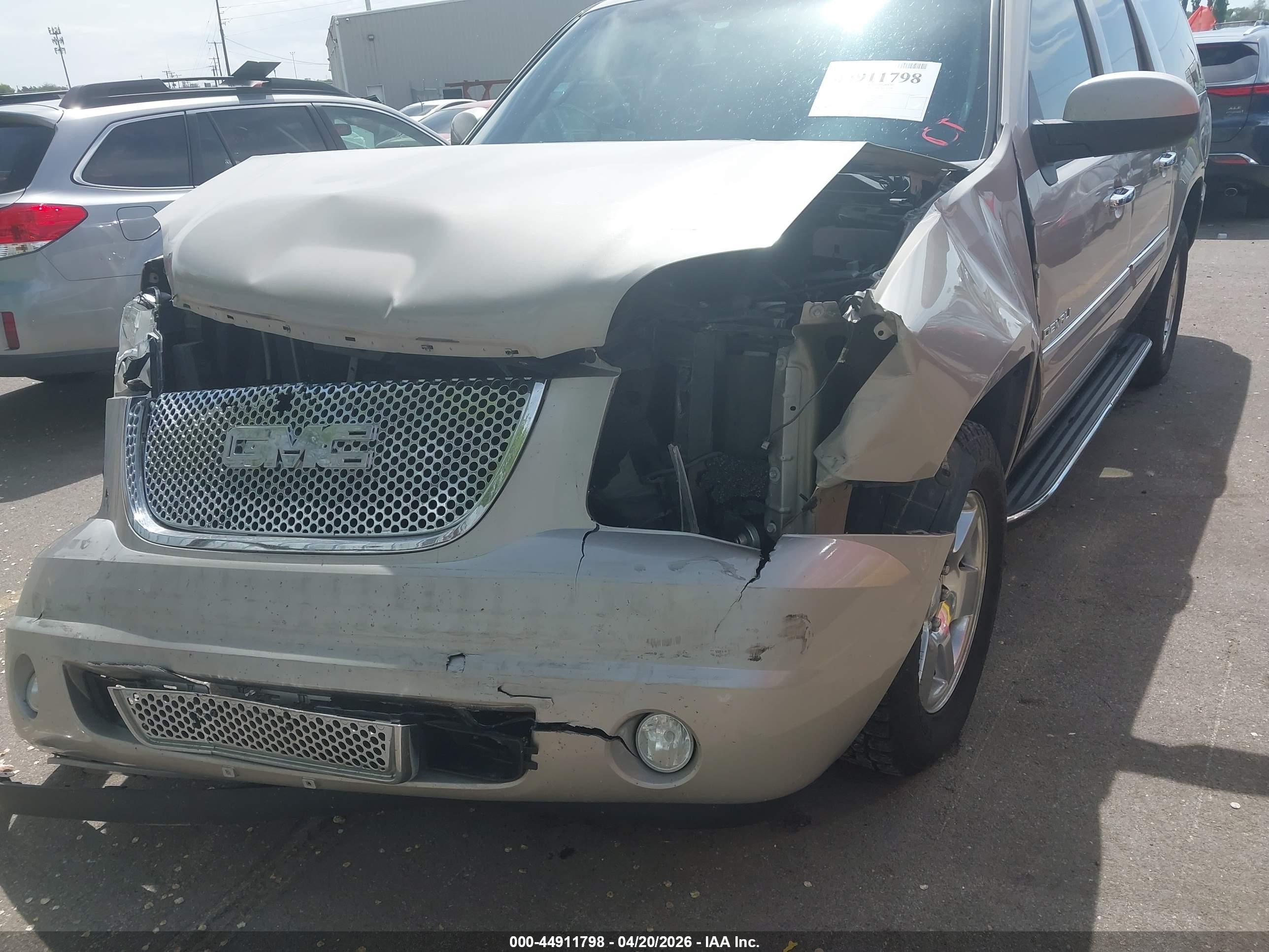 GMC YUKON image 6