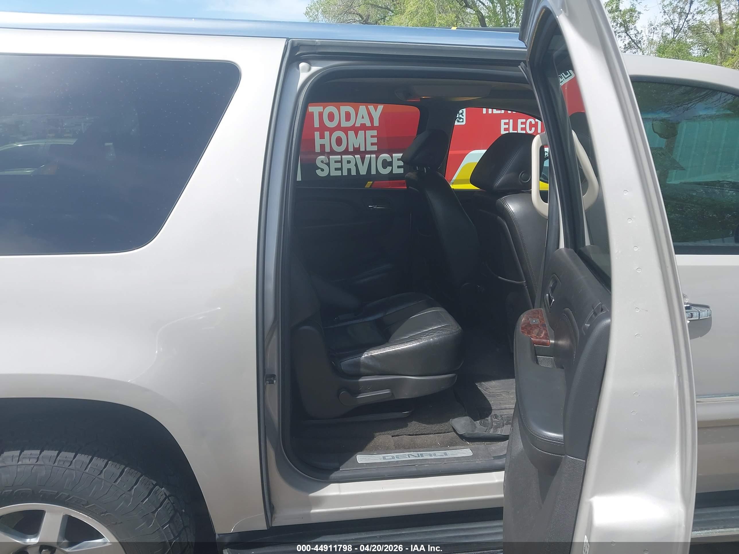 GMC YUKON image 8