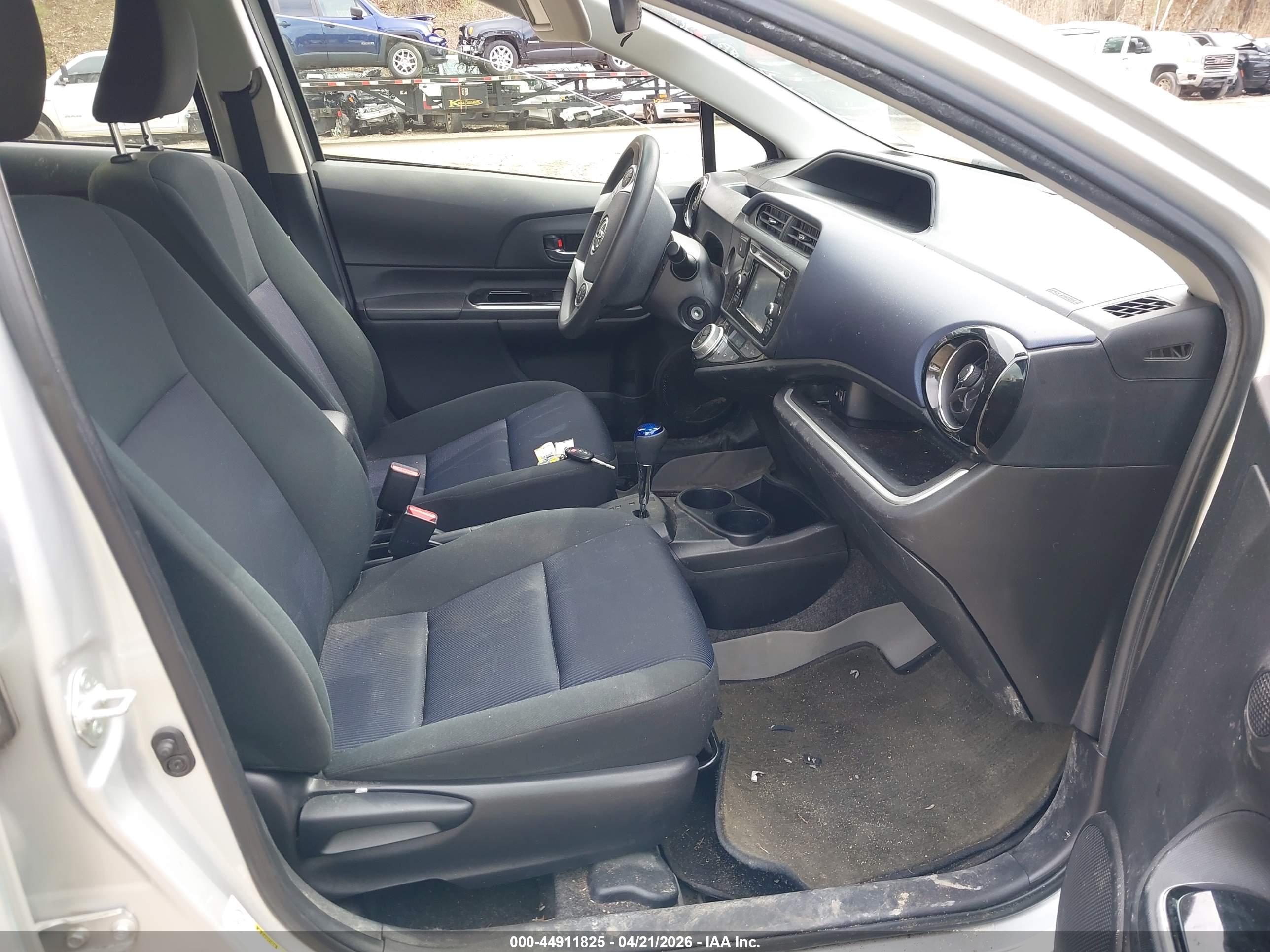 TOYOTA PRIUS image 5