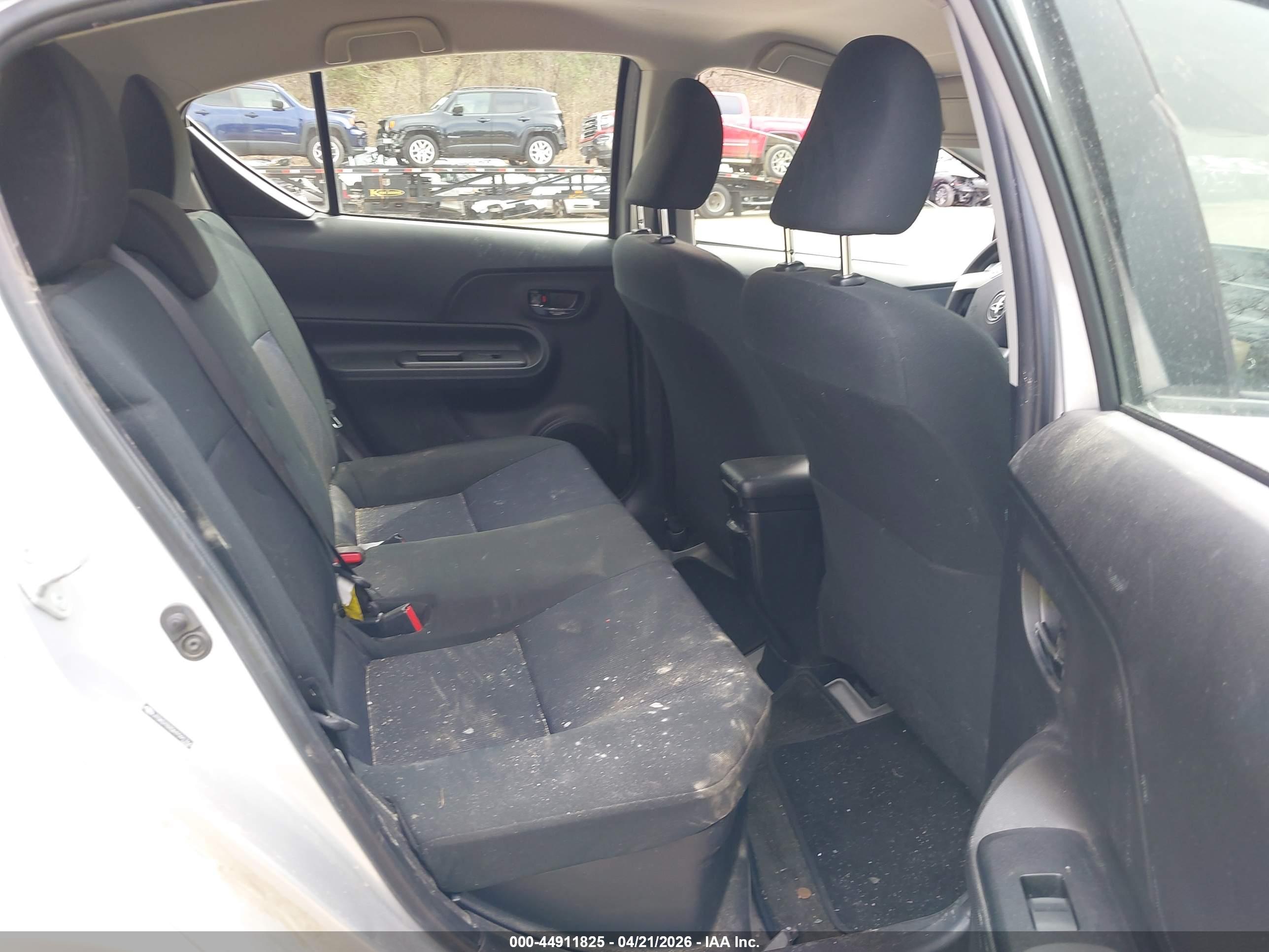 TOYOTA PRIUS image 8