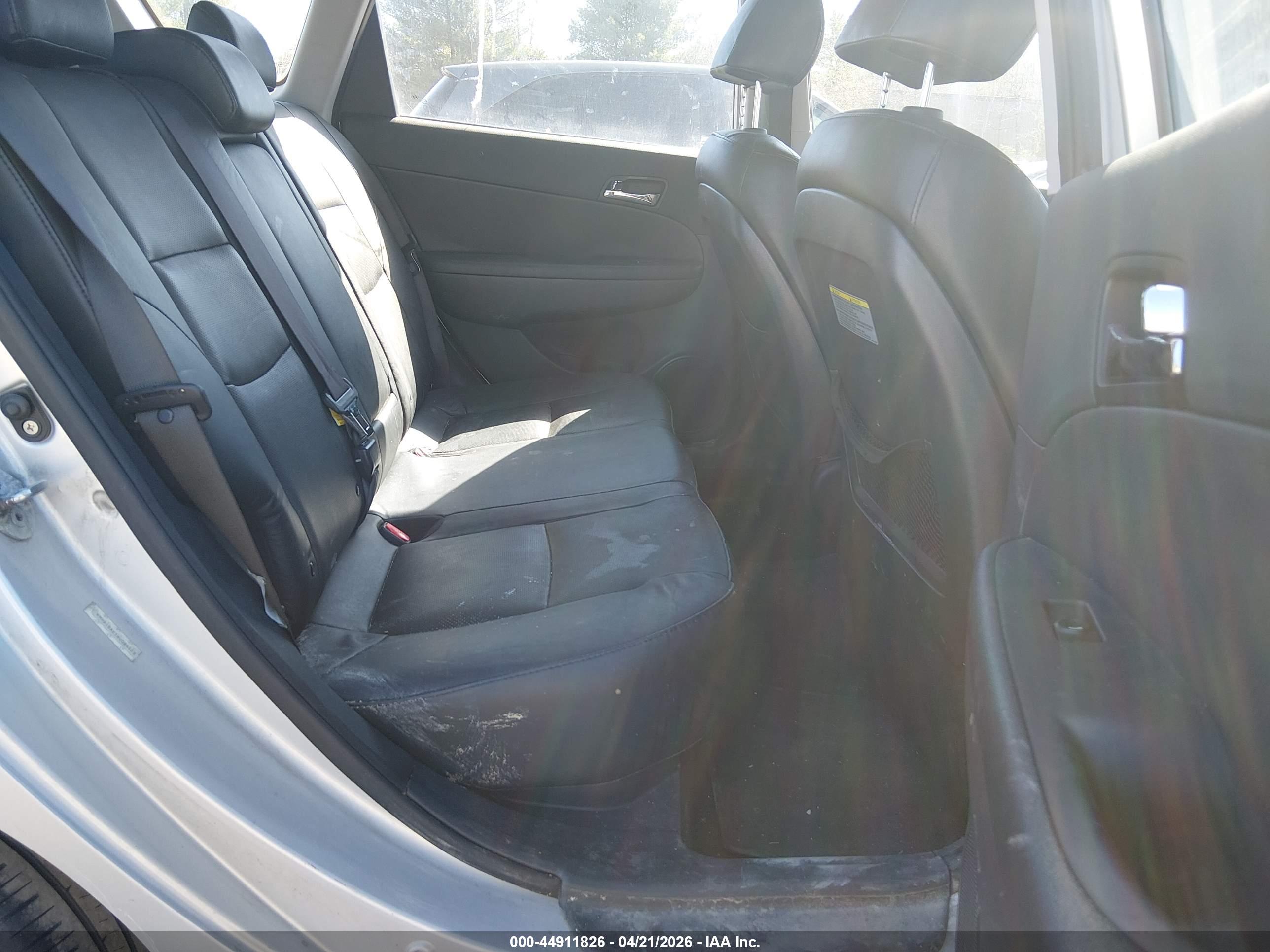 HYUNDAI ELANTRA image 8