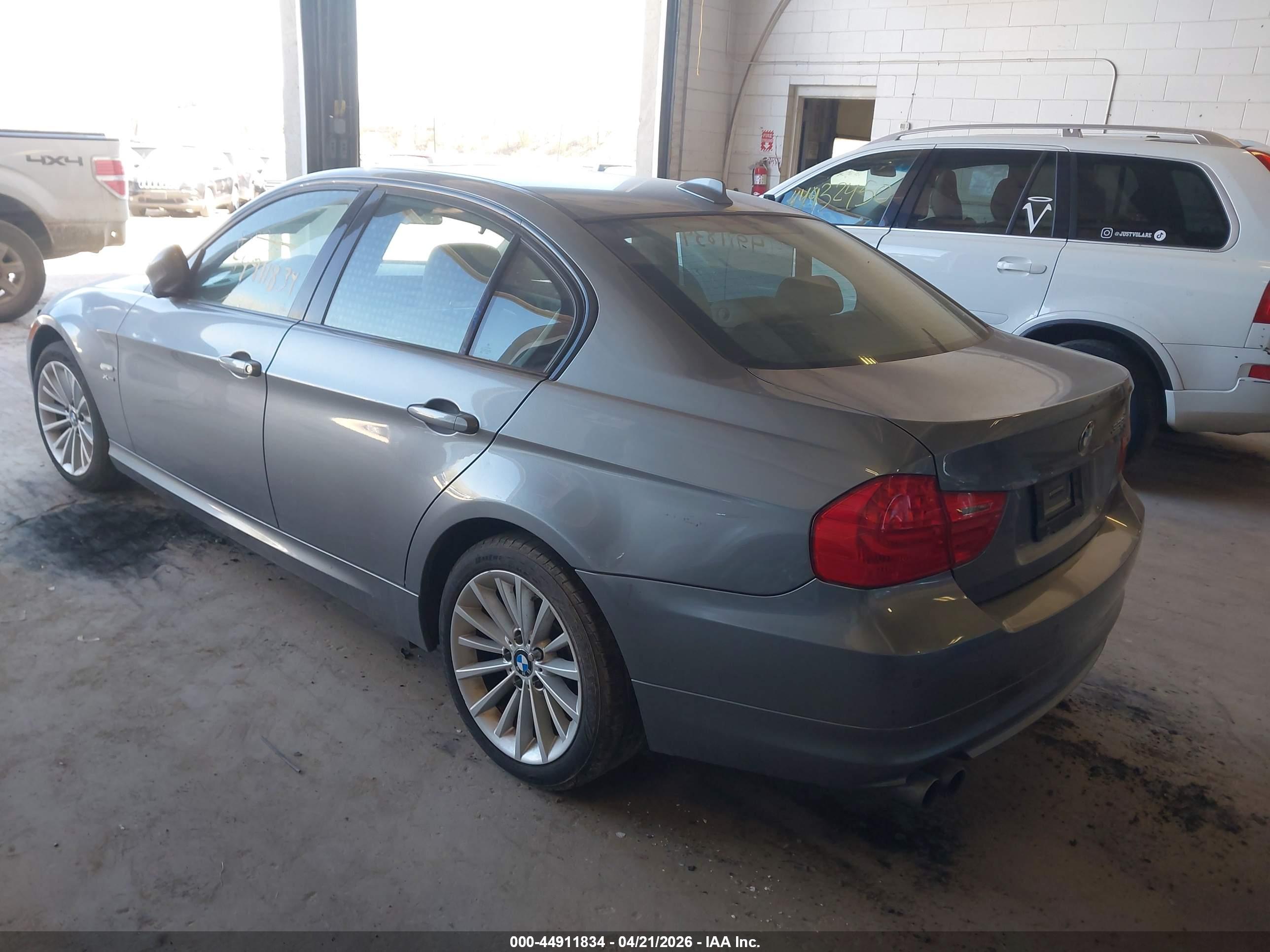 BMW 328I image 3