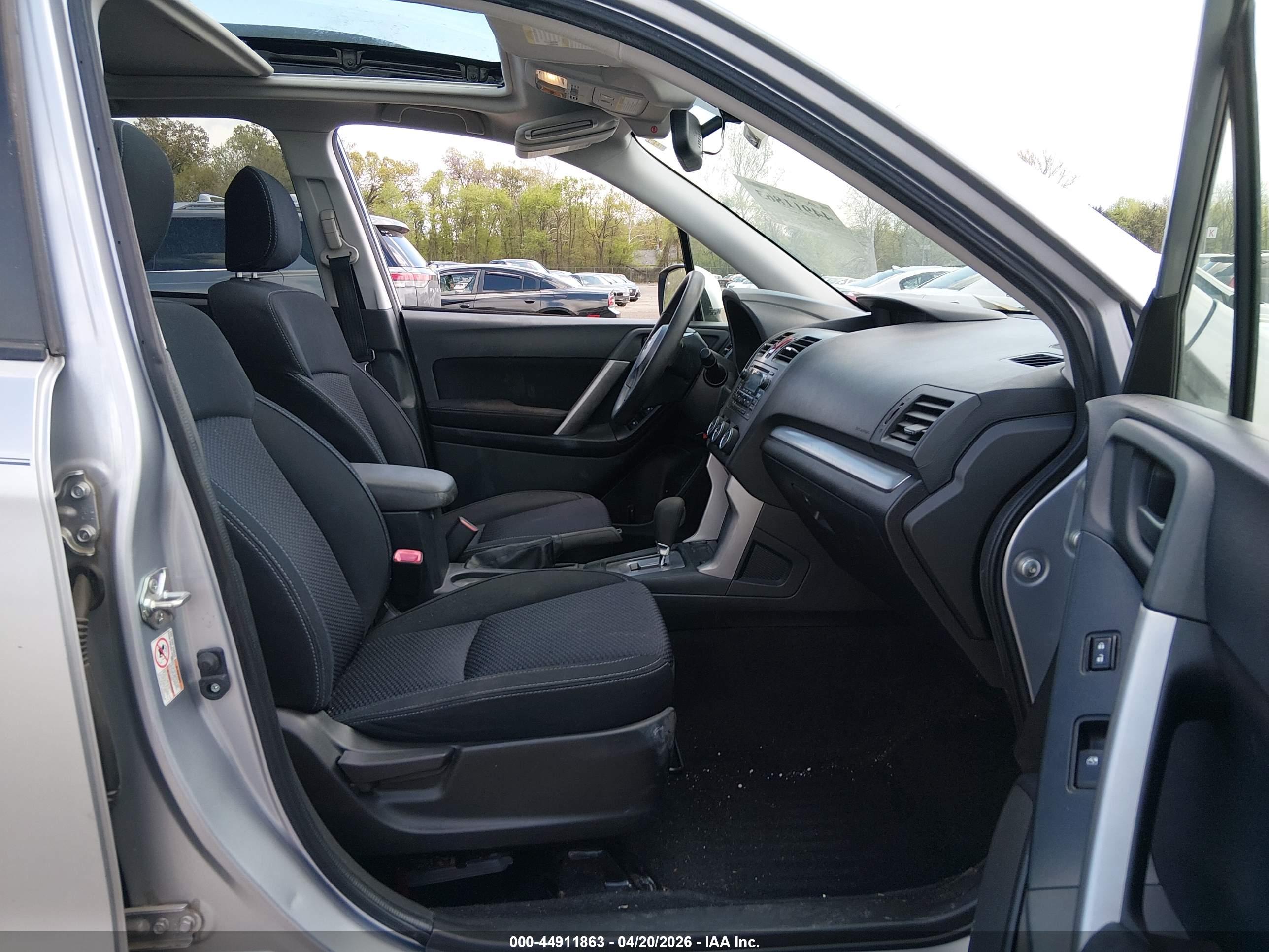 SUBARU FORESTER image 5