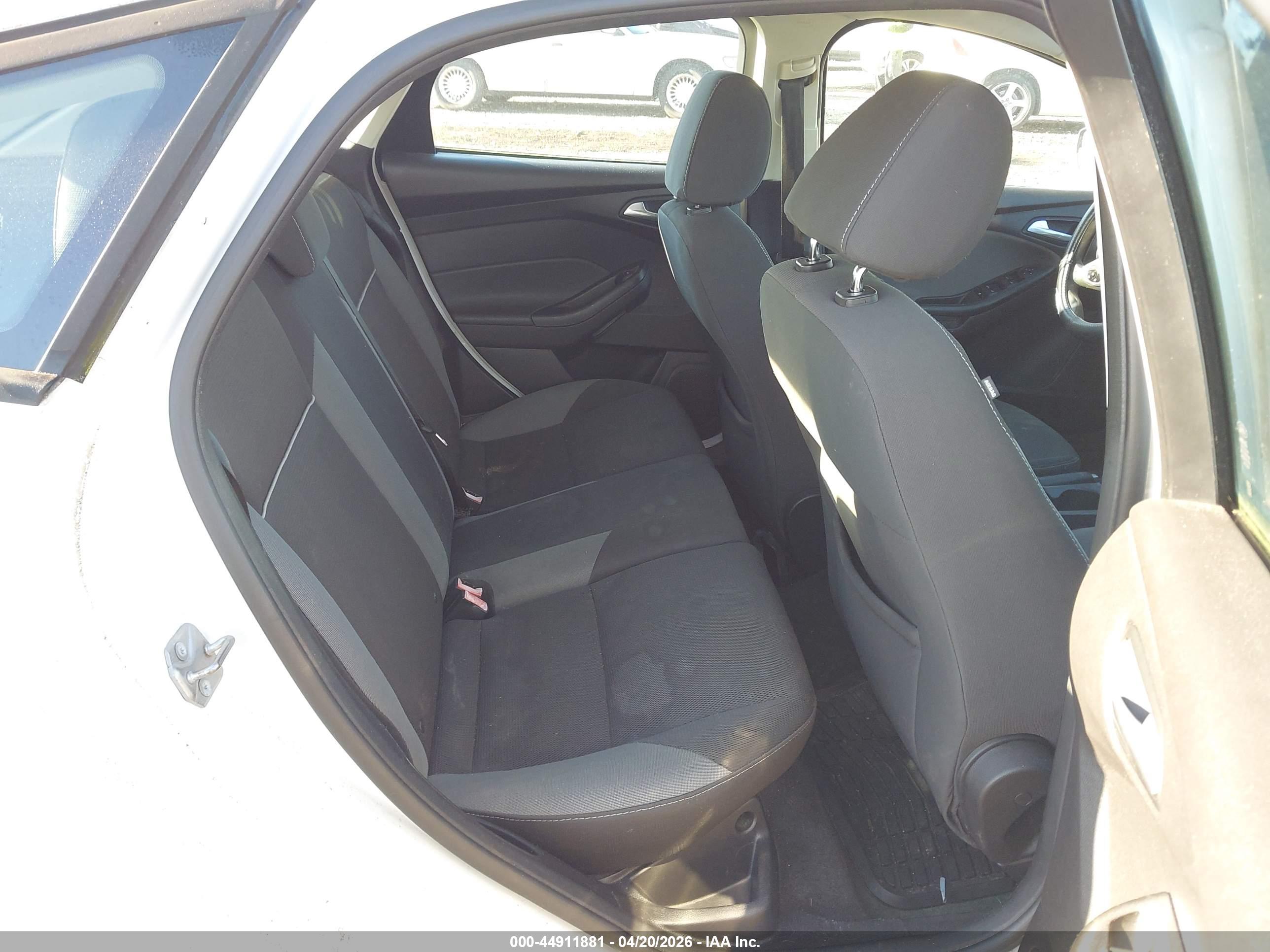 FORD FOCUS image 8