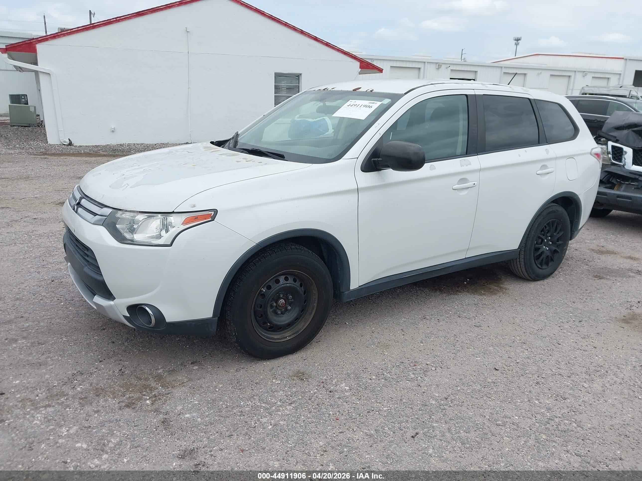 MITSUBISHI OUTLANDER image 2