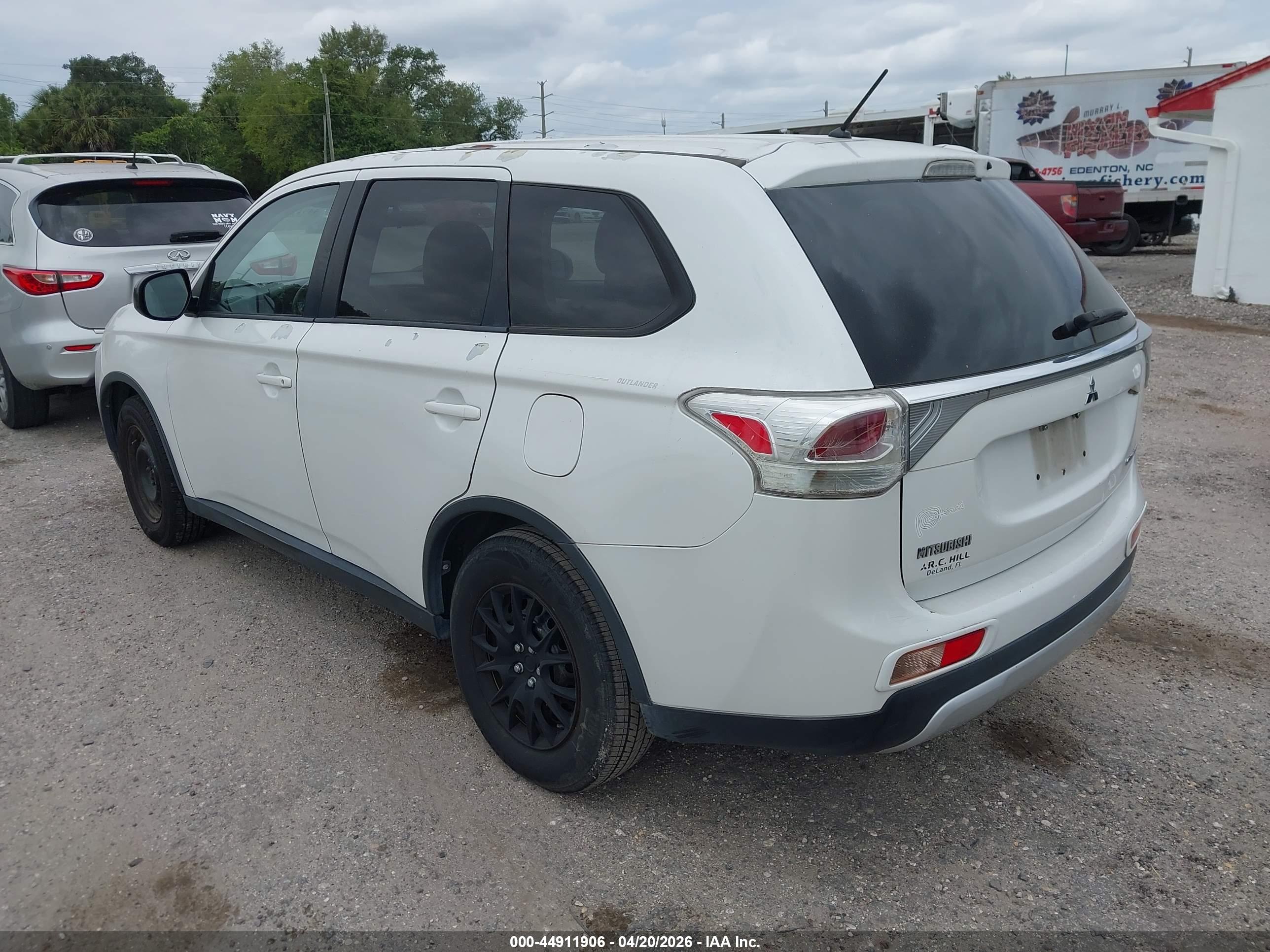 MITSUBISHI OUTLANDER image 3